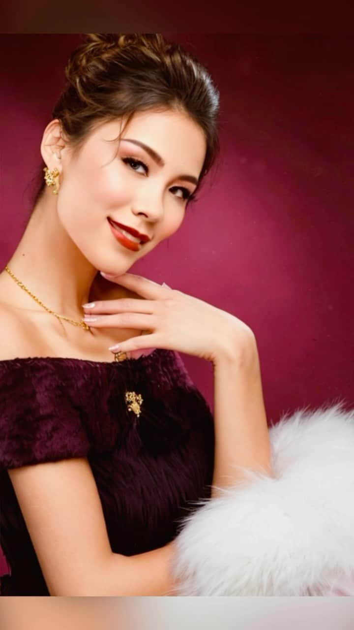 森理世のインスタグラム：「proper glam 💝」