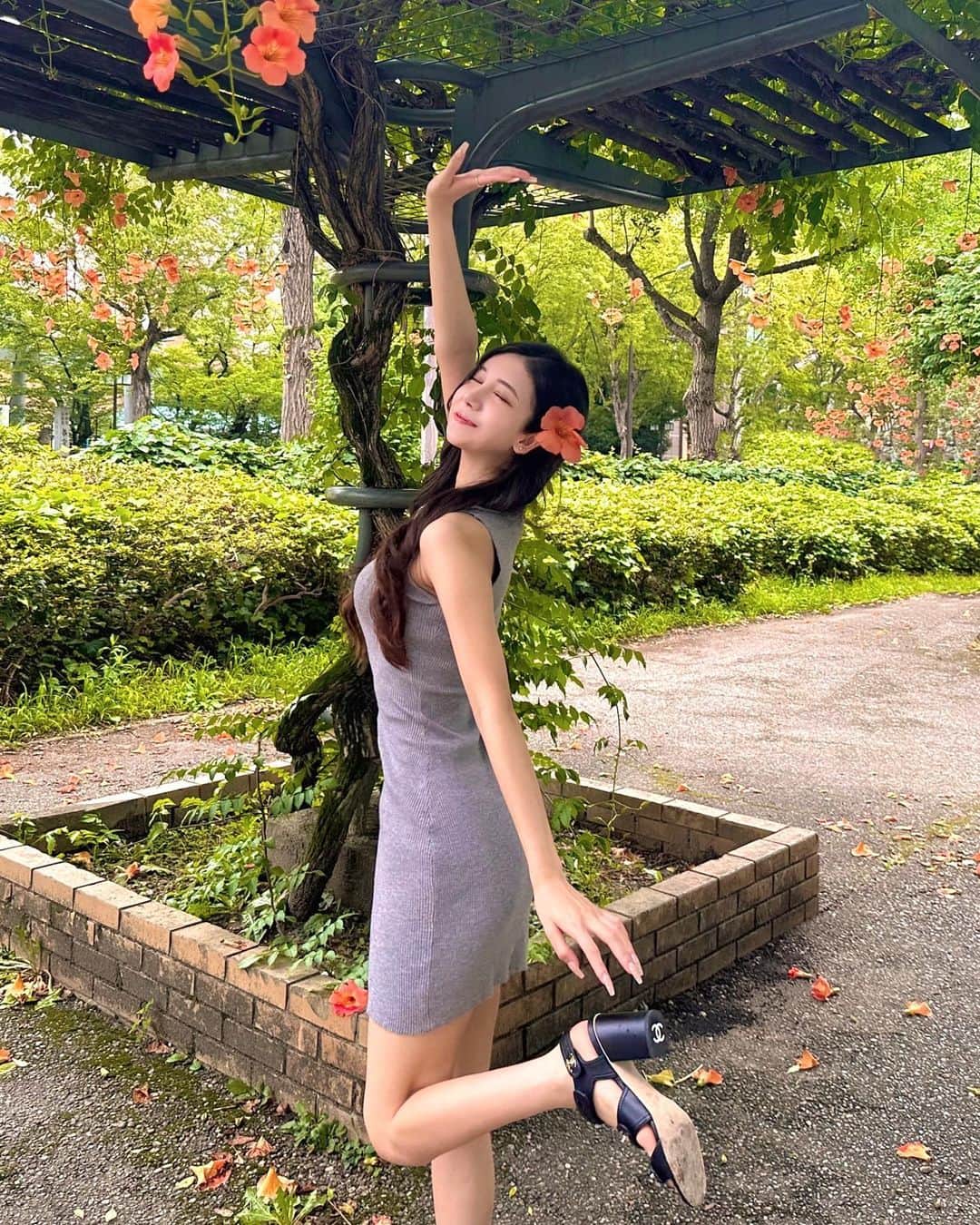 サントス飛鳥のインスタグラム：「☀️🌺」