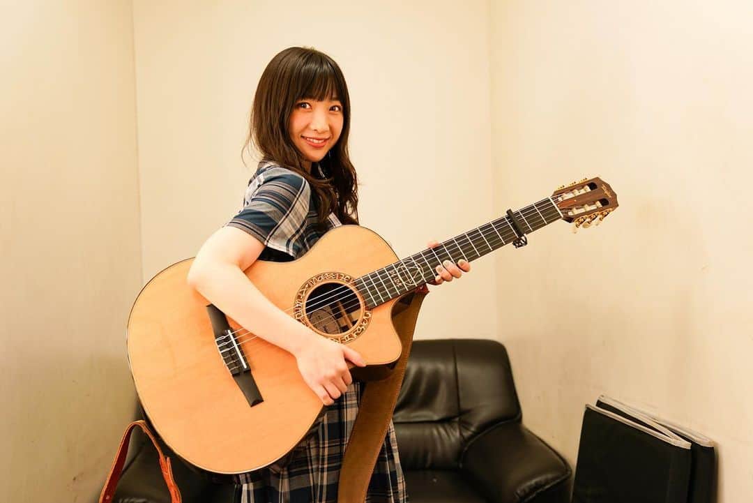 有安杏果のインスタグラム：「♪ ⁡ 今月から始まった弾き語りツアー  「A Little Harmony Live」 7月公演のラストは東京🗼 ⁡ 明後日も頑張って弾いて歌います！ よろしくお願いします！！ ⁡ #acoustictour #piano #guitar #弾き語り #alittleharmony #リルハー  #リルハー東京」
