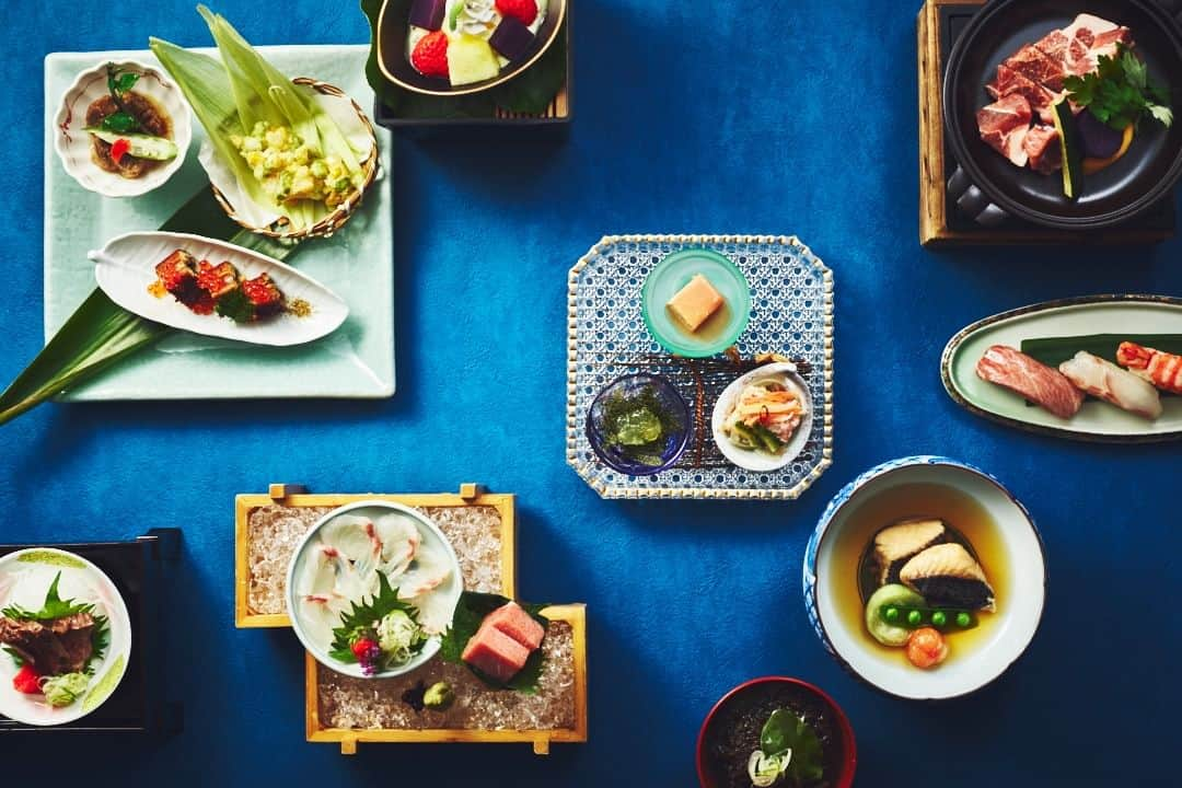 ANA.IC.MANZA.BEACH.RESORTのインスタグラム：「日本料理「雲海」季節の特別会席。 沖縄ブランド和牛のもとぶ牛をはじめ、鰻やトロなど、厳選した食材を贅沢に使い、暑い夏に負けない精がつく料理の数々をご用意しました。 涼を感じる器や夏らしいプレゼンテーションでご提供する、職人の技が光る逸品をご堪能ください。  Japanese Cuisine "Unkai" currently offers seasonal special Kaiseki. We have prepared a variety of dishes that are sure to energize you during the hot summer season, using carefully selected ingredients such as Motobu Beef, Okinawa brand Wagyu beef, eel, and tuna. Savor the gems of artisan skill that shines through in the summer delicacies.  #InterContinentalANAManzaBeachResort #ANAInterContinentalManzaBeachResort #ManzaBeach #okinawajapan #okinawatrip #okinawahotelsnearbeach #visitokinawa #40thAnniversary #Manza40 #UNKAI #Kaiseki #ANAインターコンチネンタル万座ビーチリゾート #ANA万座ビーチリゾート #恩納村ホテル #恩納村リゾートホテル #万座ビーチ #雲海 #会席 #沖縄大好き #40周年」