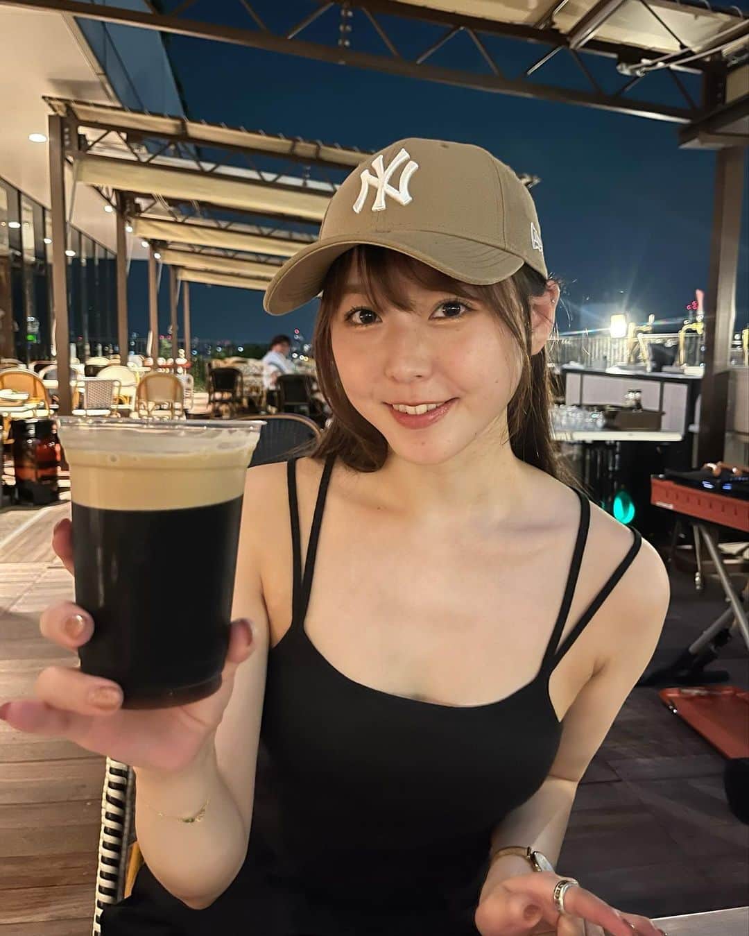 坂元誉梨のインスタグラム：「先日お誕生日だったので お祝いしていただきました🍺💓  そろそろでるかなあ、色気💋  #マネさんカメラ #マネさんなんかーい #グラドルの休日 #グラドル自画撮り部 #赞 #japanesgirl #讚 #点赞 #粉我 #丸顔 #グラビア #gravure #グラビアアイドル #むっちり #モデル #坂元誉梨 #よりぴ」