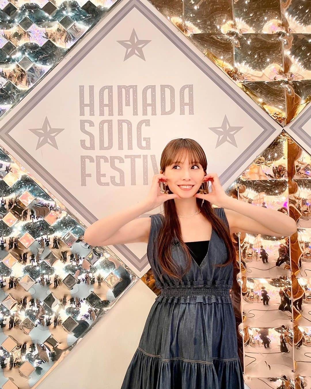 May J.のインスタグラム：「今夜19時から「オオカミ少年・ハマダ歌謡祭２時間ＳＰ」に出演するよ〜💙 今回もベテランチームのメンバーがめちゃくちゃ豪華🫶  @norika.fujiwara.official 藤原紀香さんのオーラが凄すぎて圧倒されます✨いつも優しく話しかけてくれて大好きです🫶  @goto_maki923 後藤真希さんは中学生の時ソロCDが発売されるたびに買って部屋で歌って踊ってた🥹ずーっと綺麗で可愛い😍  @ami_dream05  Amiちゃんは同い年で１０年くらい前から歌番組でご一緒させていただく機会が多く、今回は久々に会えて嬉しかった💓  みんな今夜の放送みてねー✨  8月のBillboard Live Tourのリハーサルも順調だよー🎤 セットリストが熱すぎる❤️‍🔥 R&B曲を中心にしたオリジナル曲多めの選曲です！ 真夏に盛り上がれる最高なライブになりそう❤️ みんなも一緒に声を出して参加しちゃおう🥹  May J. Billboard Live Tour 2023 08/08(火)＠大阪 08/10(木)＠東京 08/27(日)＠横浜  チケットはこちら↓ https://mayj.live/mblt23  #浜田歌謡祭」