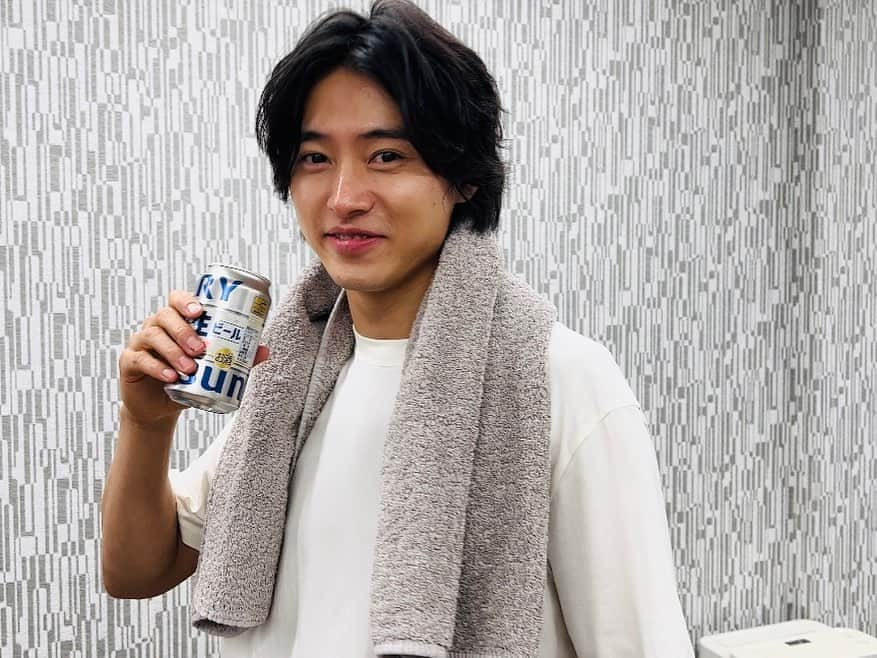 山﨑賢人さんのインスタグラム写真 - (山﨑賢人Instagram)「「キングダム 運命の炎」×「サントリー生ビール」スペシャルタイアップCM完成！！ 本日19:56からの『キングダム2 遥かなる大地へ』放送中に流れるのでお見逃しなく！ サントリー生ビールを片手に金曜ロードショーをご覧ください！ #サントリー生ビール #キングダム #運命の炎 #本日公開 #オフショット」7月28日 15時29分 - kentooyamazaki_mg