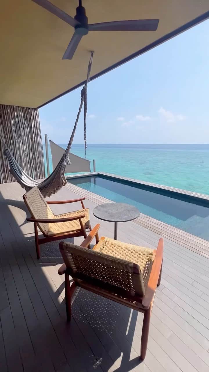BEAUTIFUL HOTELSのインスタグラム：「POV: you’re staying at @patinamaldives! 😍 Just by looking at these snippets, this luxury resort in the Maldives will make you want to extend your stay! ✨  At Patina Maldives, experience modern comfort and natural scenery on an island of pure beauty. From your spacious villa with a private pool to its wellness centers and delectable dining options, every aspect of your getaway is catered to in this 5-star resort. 🏝️  And oh, how gorgeous are the views? 👀  📍 @patinamaldives, the Maldives 🎶 Y La Amo - Santo & Johnny」
