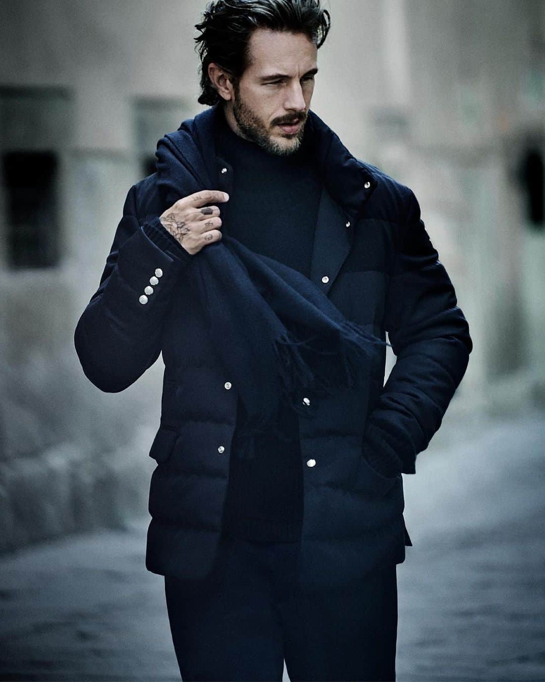 モンクレールのインスタグラム：「Clean lines and luxurious fabrics. Crafted from wool gabardine, the Bess down jacket reimagines established design principles for the new season.   New styles from Moncler Collection Fall/Winter 2023 are available now on moncler.com.   #MonclerCollection」