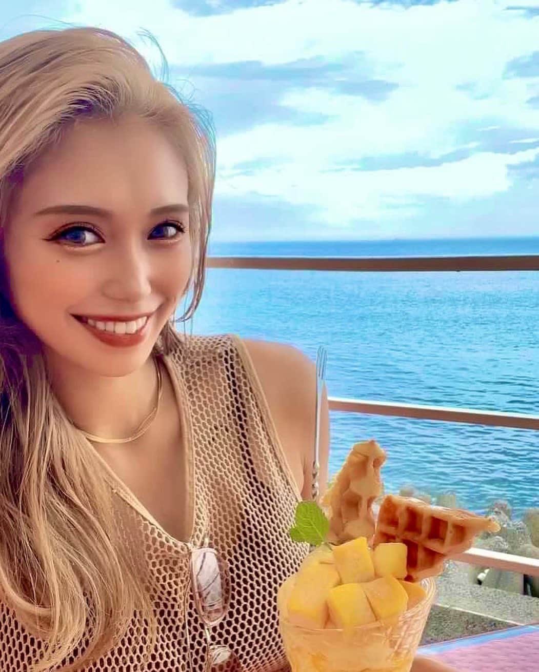 ミエレのインスタグラム：「ご来店ありがとうございました 🐝  先日、 @asu.tagram さまに お越しいただきました❣️  ご来店誠にありがとうございました💛  天候にも恵まれて、 オーシャンビューのテラスでお食事を楽しんでいただけて良かったです❣️ また、ぜひお待ちしております❕  #ミエレ #miele #淡路島 #西海岸 #淡路島西海岸 #淡路島旅行 #淡路島観光 #淡路島観光 #淡路島旅行 #淡路島グルメ #淡路島カフェ #淡路島ランチ #淡路島ディナー #淡路島デート#カフェ #映えスポット #海の見えるカフェ」