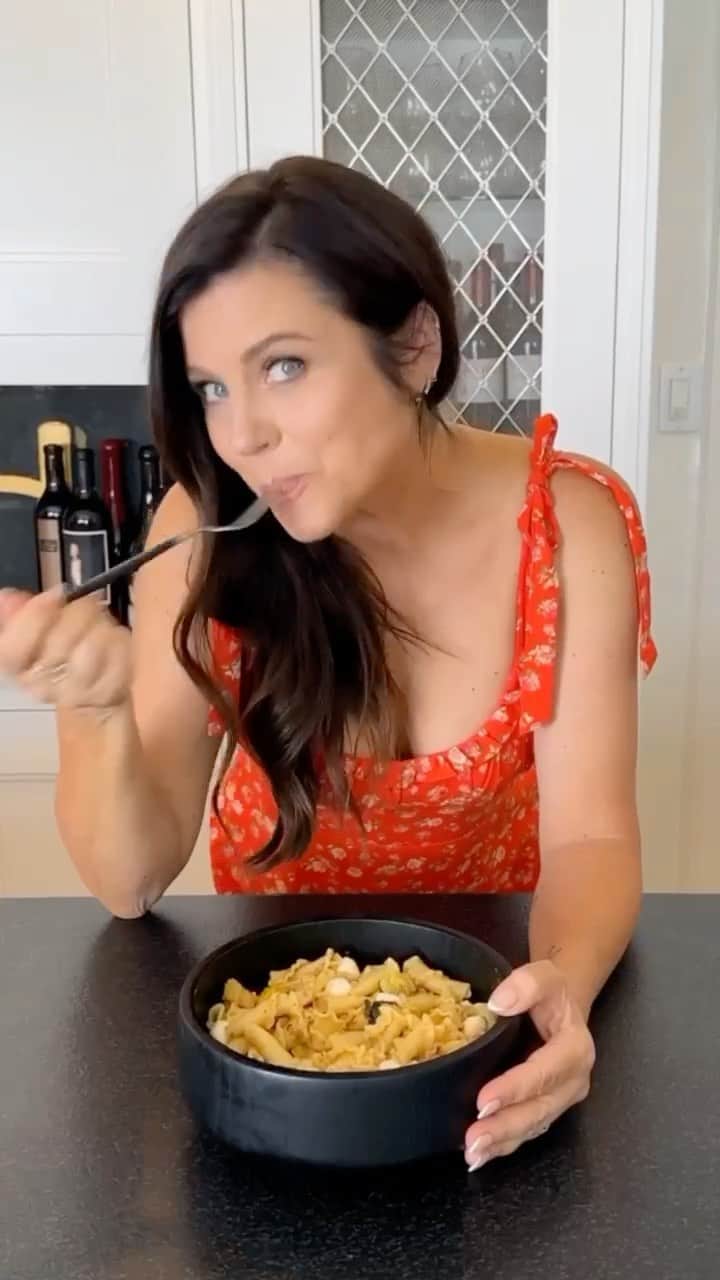 ティファニー・ティーセンのインスタグラム：「Never waste your leftover veggies again with this recipe from #HereWeGoAgain」