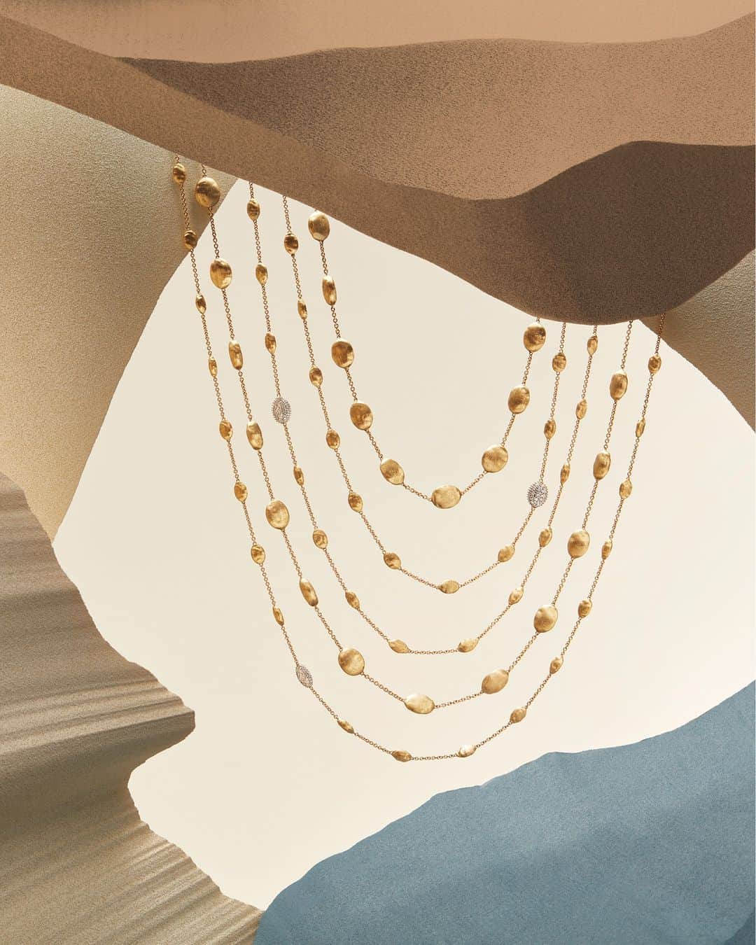 マルコ ビチェゴのインスタグラム：「Develop a flare for the dramatic. The Siviglia necklaces are made to to double and layer; stack as many as you like to create your unique look.  #marcobicego #jewelry #gold #diamonds #madeinitaly」