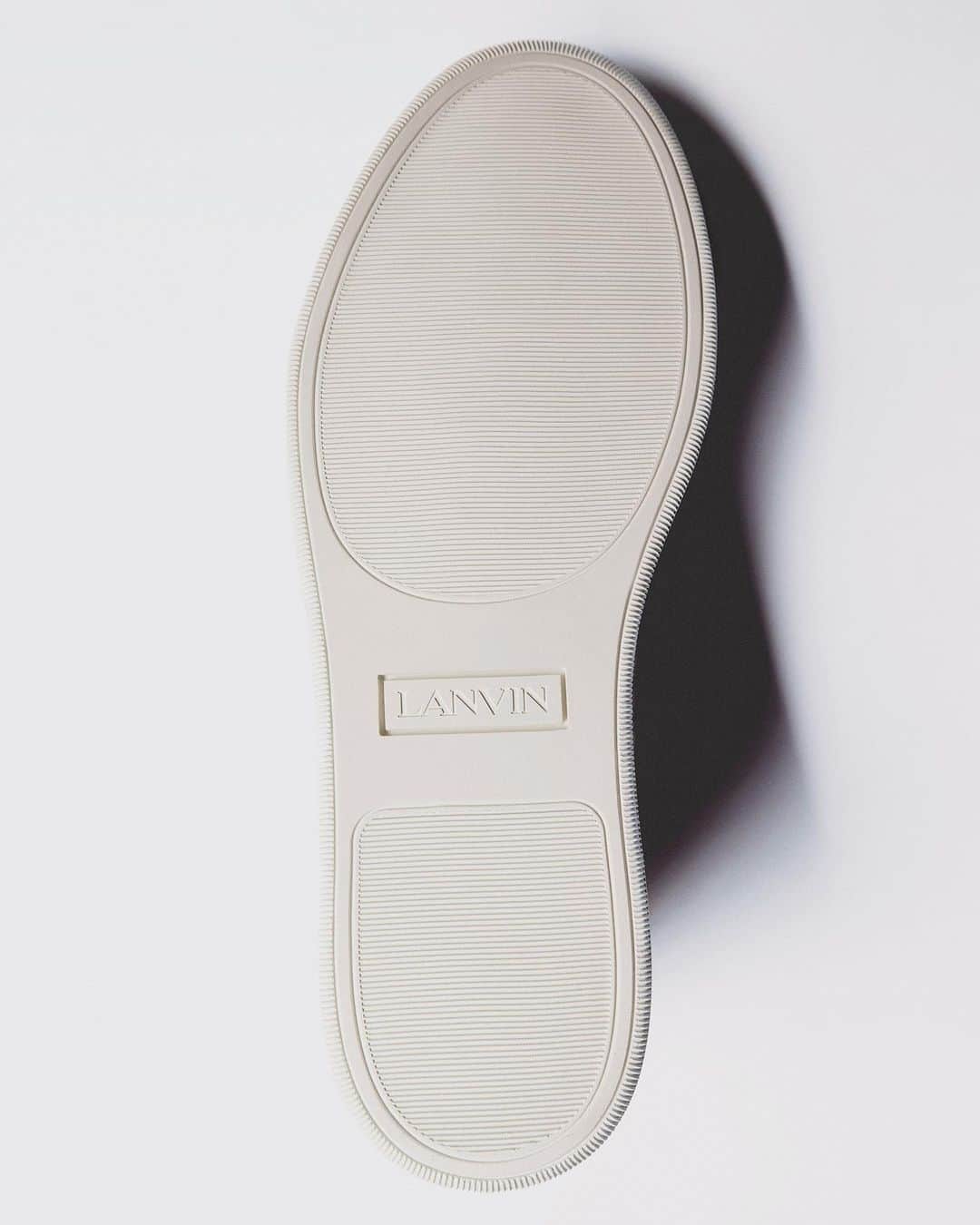 ランバンさんのインスタグラム写真 - (ランバンInstagram)「Traditional craftsmanship meets a streamlined modern vision with the DBB1 sneaker by LANVIN.   Iconic since 2006.   #LANVIN」7月29日 2時14分 - lanvin