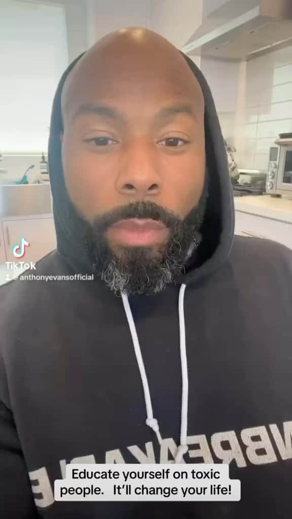 エリカ・キャンベルのインスタグラム：「@anthonyevansjr I’ve fallen in LOVE with studying this stuff.  It’s EYEOPENING. This is for the empaths out there that are working on boundaries!  Learning these principles will REVIVE your soul!」
