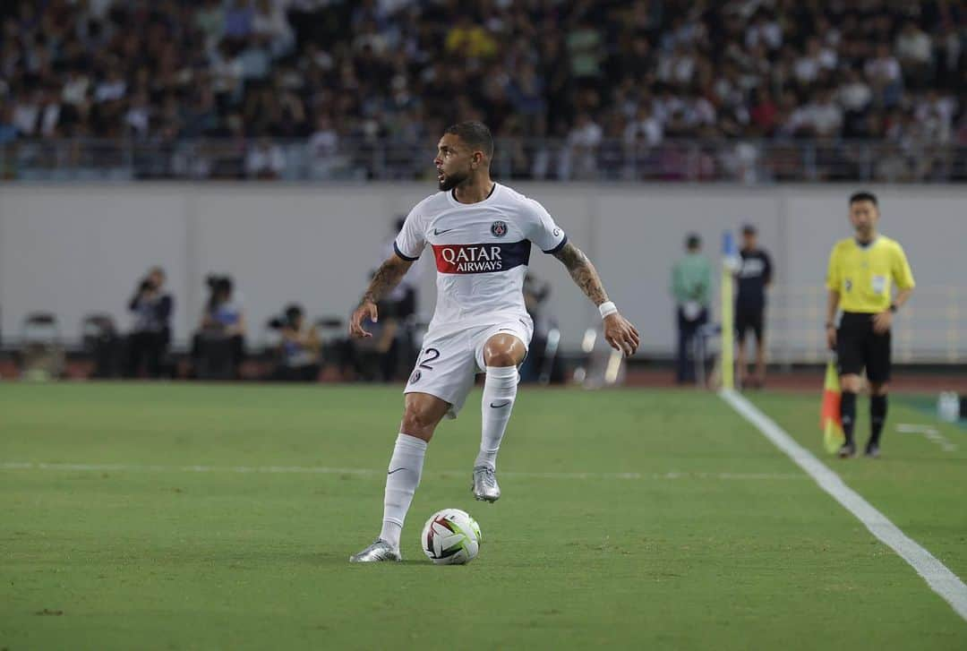 ライヴィン・クルザワのインスタグラム：「Step by step 👊🏽⚽️ #PSGJAPANTOUR2023  🔴🔵」