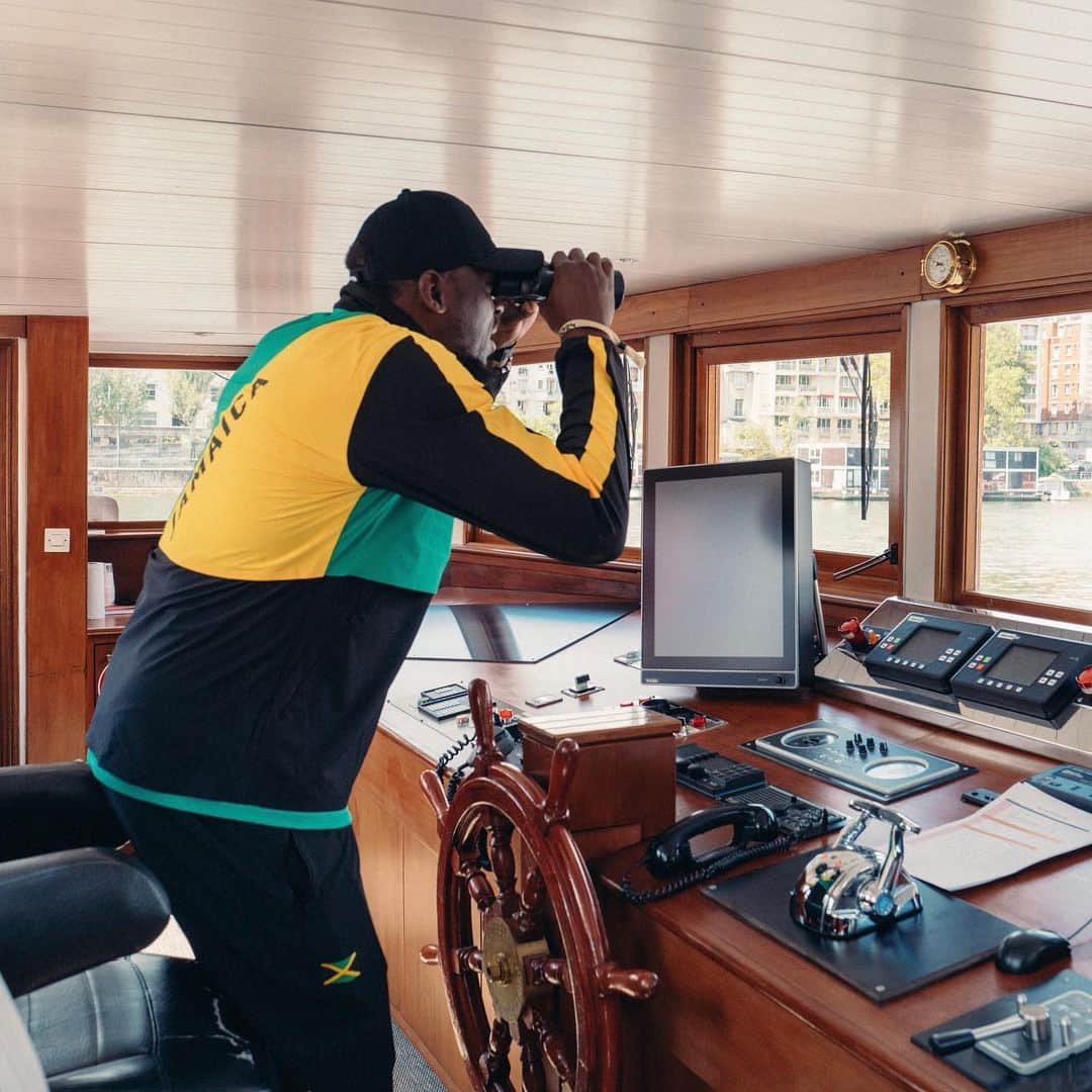 ウサイン・ボルトのインスタグラム：「Captain Usain Boat ⛵️ The best captain to drive us on the #RoadtoParis2024 !」