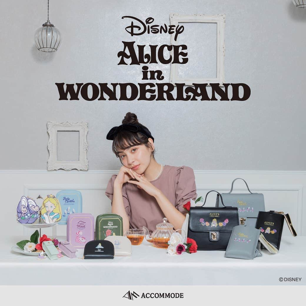 Accommodeさんのインスタグラム写真 - (AccommodeInstagram)「♠︎♥︎   今日 7/28 は #アリススクリーンデビュー の日🫖✨  ACCOMMODE Disney Collection より 不思議の国のアリスシリーズが新登場🖤  8/1（火）発売✨ たのしみにお待ち下さい🤍  詳しくは商品タグよりご確認ください🏷 @accommode   #accommode #アコモデ #アコモデディズニー #ディズニーコレクション #ディズニーグッズ #ディズニーアイテム  #ディズニーコーデ  #不思議の国のアリス #アリスインワンダーランド  #アリスグッズ #アリスコーデ」7月28日 17時30分 - accommode