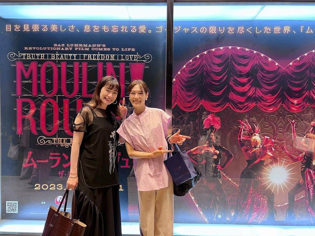 如月蓮のインスタグラム：「. #MOULINROUGE 観劇しましたぁぁー🙌✨ ⁡ もちろん望海風斗さまと、お相手役は甲斐さんバージョンで💕 ⁡ 最高すぎました、本当に観れて良かったです✨ 私は純愛ものに弱くて、お2人のお芝居と美しいメロディーに、割と序盤から涙でした😭 むしろ望海さんのお芝居を観て泣かない日などない！笑 ⁡ 実は、ムーランルージュはキャストオーディションを一般公募していたので、私も受けてました💃 もちろん一発で落ちましたが！😂 歌う曲は自由だったので、平原綾香さんのジュピターを熱唱。 キャスト発表を見て、たぶん選曲だけは正解だったなと思いました！笑 ⁡ ということで、一応思い入れもあり、何もかもが素晴らしい舞台を観れてとても幸せでした✨ 感謝感謝です。 ⁡ くみちゃんと観れたー😚⭐️ . . . #芽吹幸奈 さん #如月蓮 #RENスタグラム ⁡」