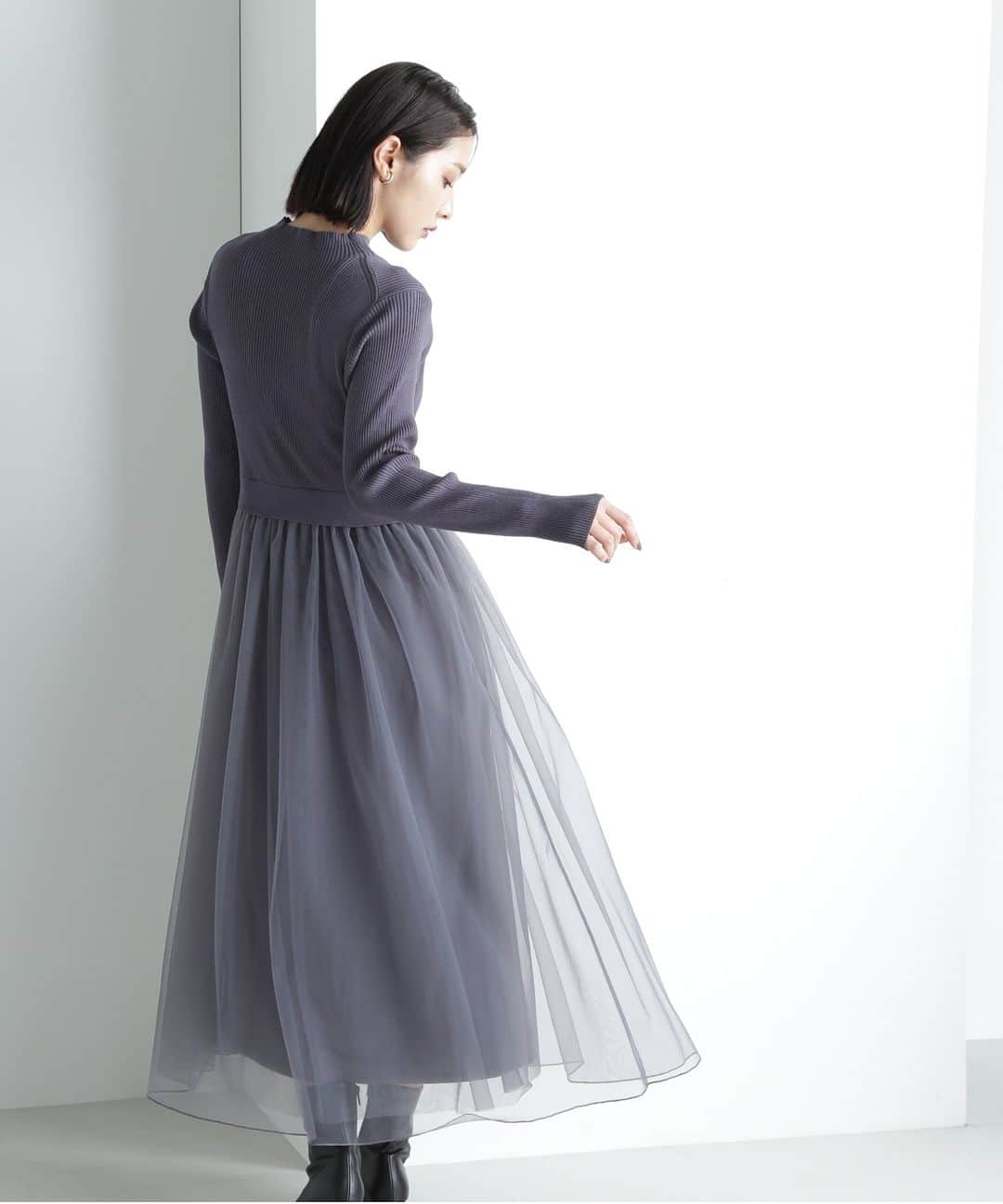 NATURAL BEAUTY BASICのインスタグラム：「2023 pre fall PRE ORDER.  ✔チュールドッキングニットワンピース ¥13,420 tax in color:チャコール/クロ/グレージュ size:S/M/PS #0173247940 9月上旬-中旬入荷予定  #チュール #チュールワンピース #ドッキングワンピース #ニットワンピース #秋コーデ #晩夏 #秋先取り #秋カラー #お出かけコーデ #オフィスコーデ #オフィスカジュアル #通勤コーデ #ワンピースコーデ #大人可愛い #カラーコーデ #着回しコーデ #きれいめカジュアル #ベーシックコーデ #ベーシック #ナチュラルコーデ #トレンドスタイル #シンプルコーデ #ナチュラルビューティーベーシック #naturalbeautybasicic」