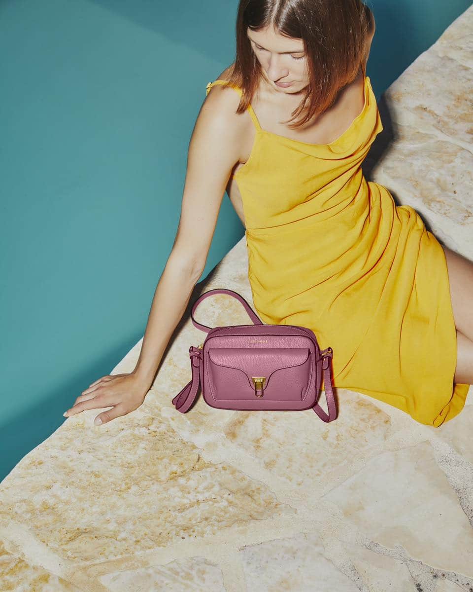 コチネレのインスタグラム：「A Coccinelle Pulp Pink Beat to kick off your aperitivo.  #Coccinelle #CoccinelleBeat #FW23」