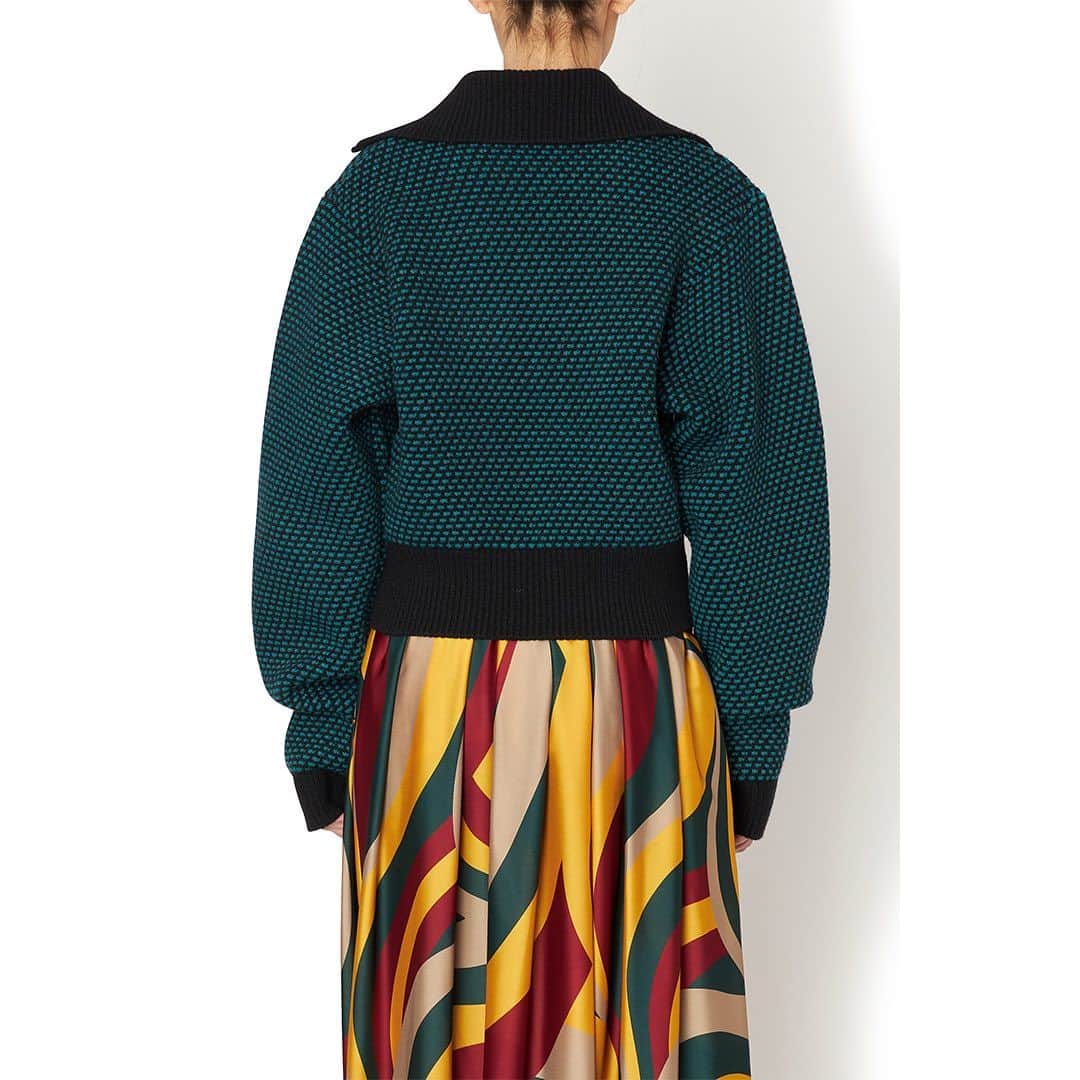 kolorさんのインスタグラム写真 - (kolorInstagram)「⁣ 　⁣ kolor AW2023 Women's Collection⁣ Volume Sleeve Knit Pullover⁣ ⁣  ⁣ #kolor #kolorofficial #KLRFW23 #AW23」7月28日 18時02分 - kolorofficial