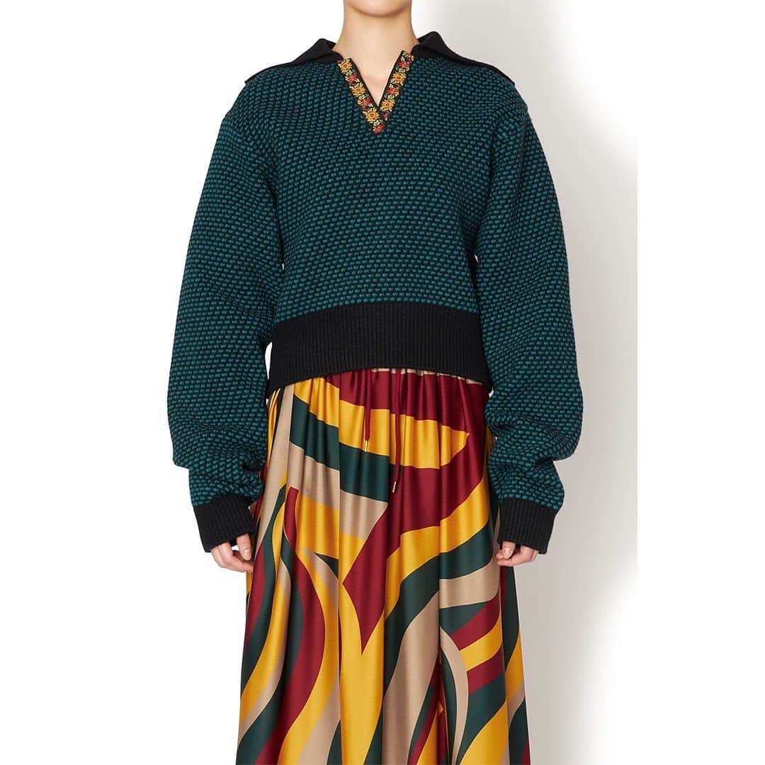 kolorさんのインスタグラム写真 - (kolorInstagram)「⁣ 　⁣ kolor AW2023 Women's Collection⁣ Volume Sleeve Knit Pullover⁣ ⁣  ⁣ #kolor #kolorofficial #KLRFW23 #AW23」7月28日 18時02分 - kolorofficial