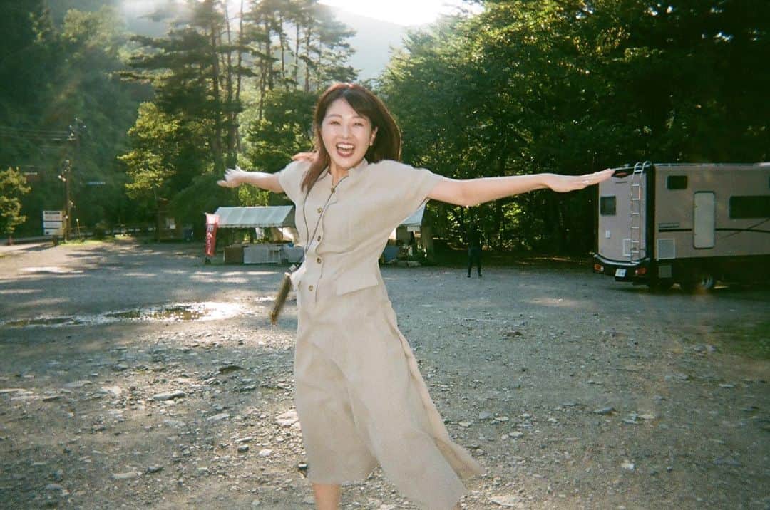 中西香菜のインスタグラム：「じゃんぷした日🤭🍒🍒🍒  下北沢の古着やさんでゲットしたこのワンピースとってもお気に入りなんだ👌」