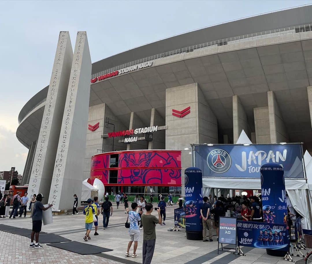 福西崇史さんのインスタグラム写真 - (福西崇史Instagram)「. JAPAN TOUR2023⚽️ アルナスルvsインテル🏟️ . スタジオと解説でしたが、 親善試合とは思えないいい試合でした✨ ありがとうございました😊 . こんな試合を日本で見られるなんてすごいなぁ〜 久しぶりに会ったダバディもいい仕事してた🤣 . #足立梨花 #中川秀樹 #福西崇史 #中田浩二 #風間八宏 #野村明弘 #フローランダバディ #アルナスル #インテル #lemino #soccer」7月28日 18時13分 - takashi_fukunishi