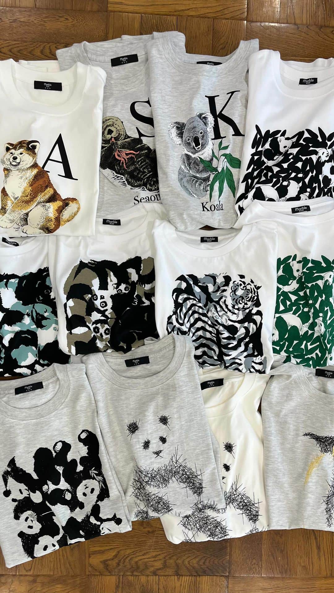 marbleSUD(マーブルシュッド) のインスタグラム：「暑い今大活躍！新作Tシャツのご紹介！  ① 左 Seaotter BIG TEE : ¥ 6,600 コットンリネン コクーンPT : ¥ 16,500  右 Akitainu BIG TEE : ¥ 6,600 ざくろ(布帛) BigPT : ¥18,700   ② 左 EMB zigzag penguin BIG TEE : ¥8,800 大漁 ギャザーSkirt : ¥ 25,300  右 EMB zigzag panda BIG TEE : ¥ 8,800 ラッコdot Big PT : ¥18,700  ③ 左 ワオキツネ S/S TEE : ¥6,380 ツイル サルエルPT : ¥ 13,750  右 モルモット S/S TEE : ¥6,380 あさがお ハカマPT : ¥24,200  ④ 左 Bamboo Panda BIG TEE : ¥ 7,480 ライトツイル SideベルトPT : ¥ 16,500  右 PANDA BIG TEE : ¥ 6,930 dogfood ドロストPT : ¥19,800  ※全て税込価格」