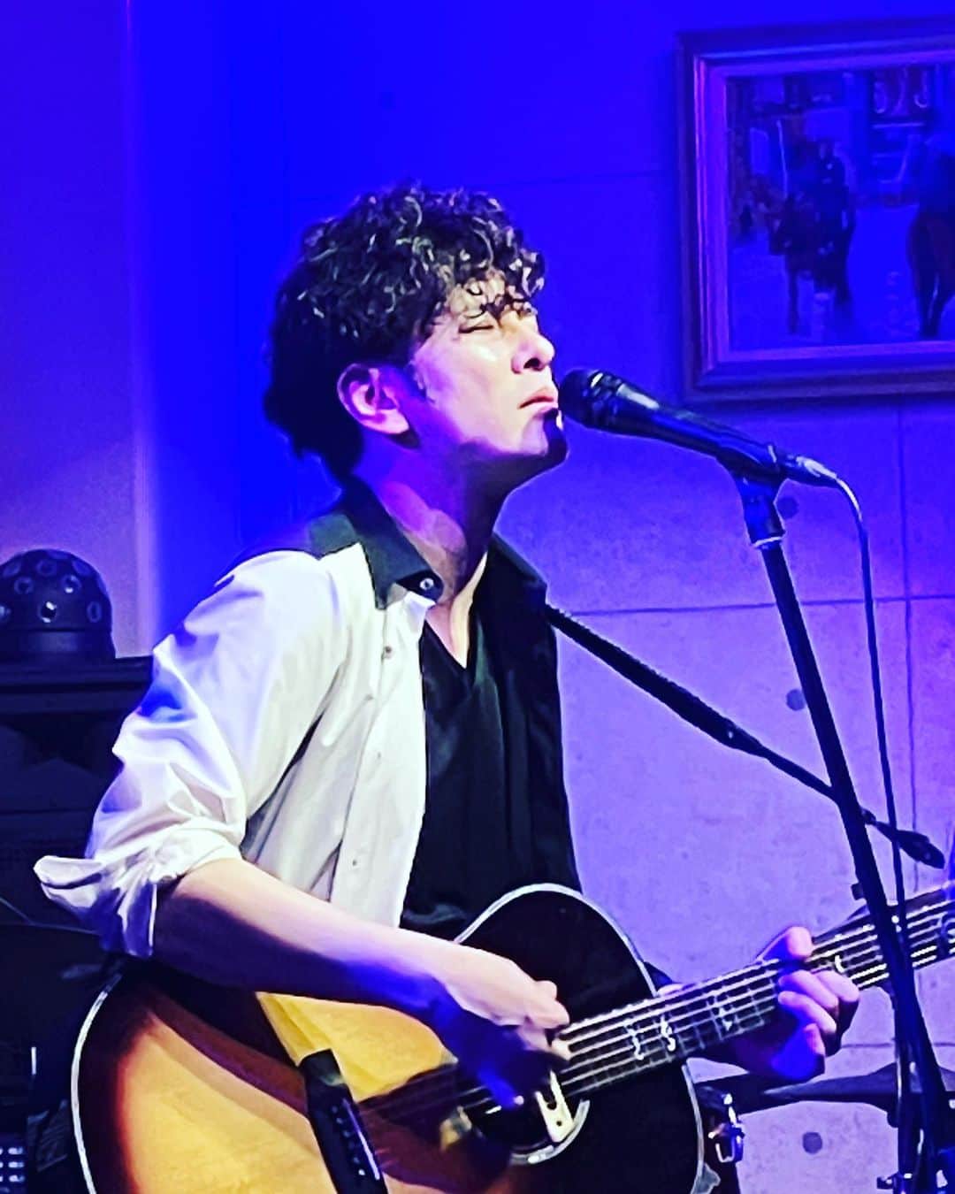 川島ケイジのインスタグラム：「7/21 和歌山デサフィナード　set list  1.allure 2.リバーサイドホテル 3.woman 4.f愛し君へ 5.El Dorado 6.永遠の論理 7.接吻 8.hang overblues 9.for you 10.僕らが生まれた梅の町 11.メロディー 12.Don't be scared 13.紅い光  enc. 1.stayaway 2.〜叶〜 3.スパイダー  #川島ケイジ #小野田享子 #デサフィナード」