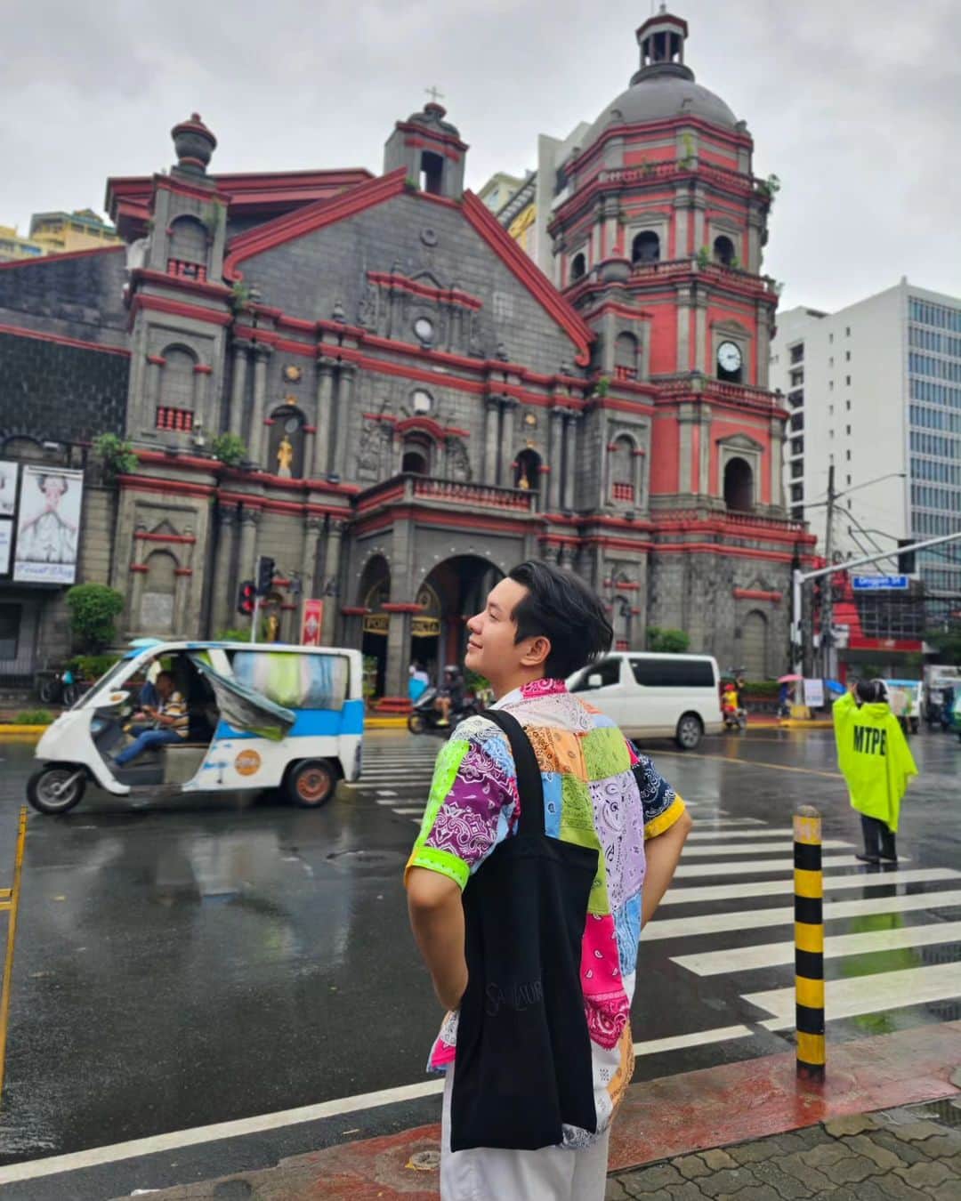 アイス・サランユーさんのインスタグラム写真 - (アイス・サランユーInstagram)「Mabuhay Philippines 🖐 Lost in Manila for one day🤍 นักท่องเที่ยวท่านหนึ่ง  เดินตั้งแต่เหนือจรดใต้ ตั้งแต่แดดออกยันฝนตกรอฝนหยุดแล้วเดินต่อ(ปวดตรีนแต่ใจรัก🤣) #philippines #manila  #icesarunyu  #icesarunyuinPhillippines #icesarunyuaroundtheworld」7月28日 18時30分 - icesarunyu