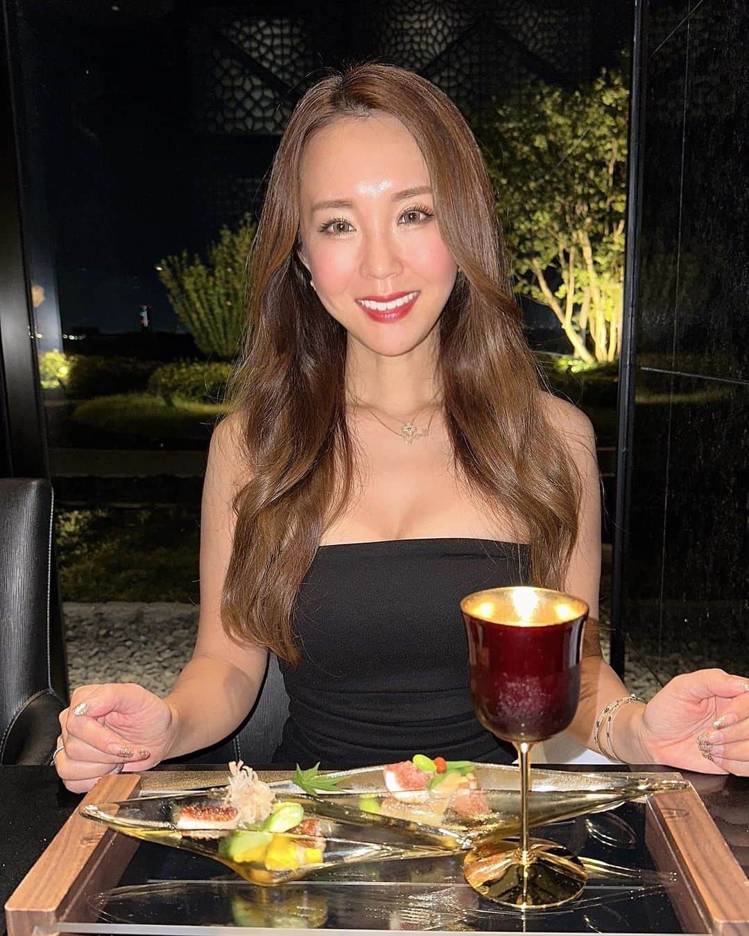 中村愛子のインスタグラム：「【名古屋のラグーナベイコート倶楽部　zigi 時宜】 ⁡ ⁡ 椿というコースを食べたんですが どれもめっちゃくちゃ美味しくて 感動🥹 ⁡ ⁡ 見た目も美しく 美味しく 食べるたびに美味しい美味しい言いながら 食べました🥰 ⁡ ⁡ 今写真見ててももう一度食べたくなるくらい💓 ⁡ ⁡ あーほんと美味しかった🥰 ⁡  大切な人たちと 美味しいご飯食べる時間って とても幸せ✨ ⁡ ⁡ 最後の動画の サクサクの音聞いて😆笑  めっちゃ美味しそうだから❣️ ⁡ ⁡ ⁡ ⁡ ⁡ ⁡ ⁡ ﾟ･*:.｡..｡.:*･*:.｡. .｡.:*  ⁡ いつもいいねやコメント ありがとうございます✨ ⁡ 保存をタップしておくと いつでも見返せます🥰 ⁡ シェアは自由です🥰 ⁡ ⁡ ⁡ ♦︎無料シークレットオンラインサロン こちらで限定インスタライブ公開中 より濃いストーリーも配信中♡ ⁡ お金・パートナーシップ・マインド・美容 学びたい方はこちら💁‍♀️ ⁡ ⚠️女性限定です👸💓 @aiko_secret_salon  ⁡ ⁡ ⁡ ⁡ #海外生活　#日本帰国　#日本　#japan #名古屋ベイコート　#日本旅行　#日本料理」
