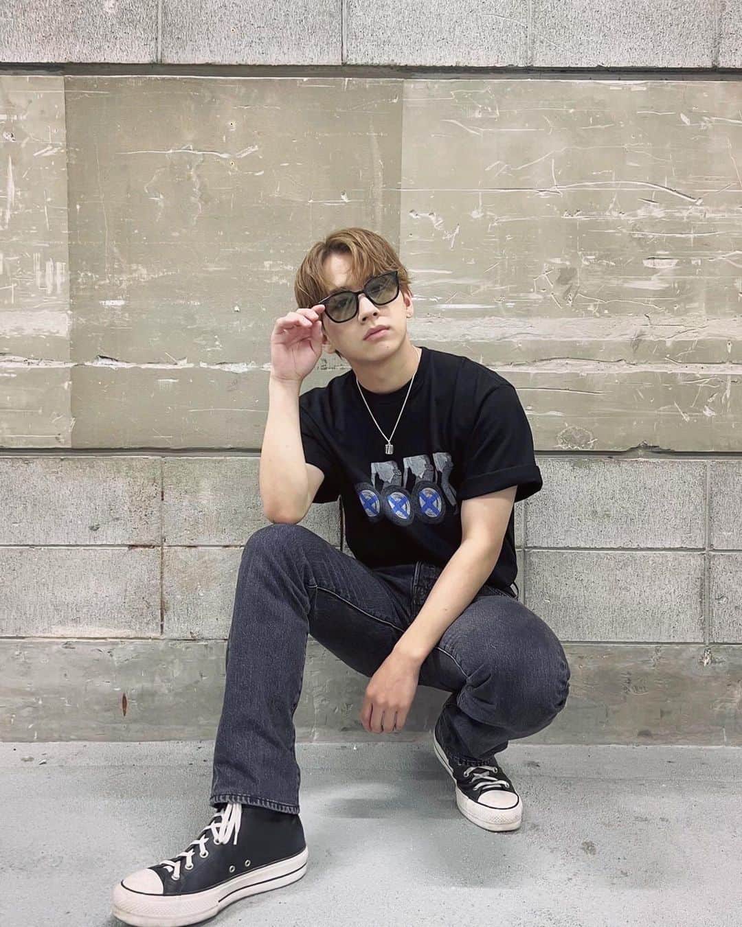 佐藤友祐 のインスタグラム：「夏は服より 小物でファッション楽しもっと。  最近のお気に入りネックレス 　↓↓↓ @garni_official   皆さんもチェックしてみてね！  #garni」