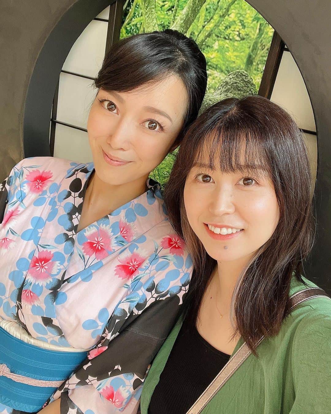 永作あいりのインスタグラム：「レースクイーン時代のチームメイト 森川裕希恵ちゃんが 名古屋の栄で珈琲屋さんやってるので 遊びに行ってきました☕️💕  15年ぶりなのに そんな感じしなくて 相変わらずふわふわしてるのにぶっ飛んでて 最高に面白かったです😂  ゆっきーのお店の珈琲は グリーンコーヒーっていって めちゃくちゃ美容にいいし、健康にもいいらしい♪  ダルゴナコーヒーも初めて飲んだけど 美味しすぎた！！  意識高い系のコーヒーなので ぜひ一度行ってみてください👍🏻  ずっと行きたかったので 今回行けて良かった！！  ♡  榊珈琲  住所 愛知県名古屋市中区栄三丁目3番1号 Maruei Galleria1階　プリンセス大通沿い アクセス： 地下鉄東山線・名城線「栄」駅よりサカエチカS8番出口すぐ 広小路通をプリンセス大通に入って1軒目」