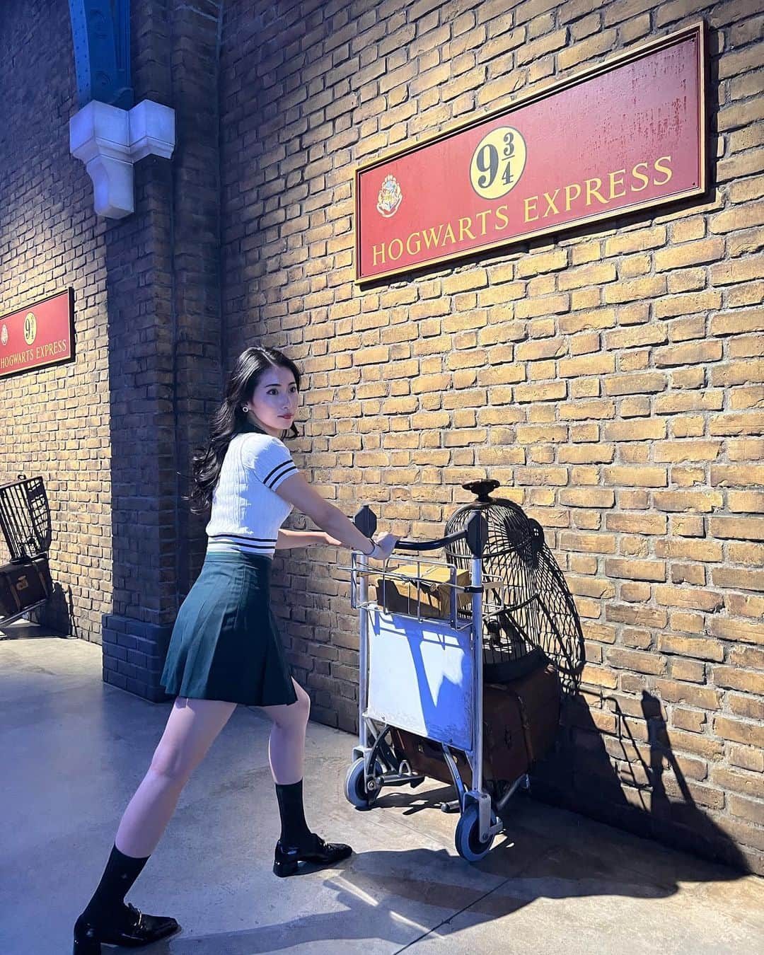 葉月蓮のインスタグラム：「9 3/4 🚂  #ハリーポッター #スタジオツアー東京 #ハリーポッタースタジオツアー」