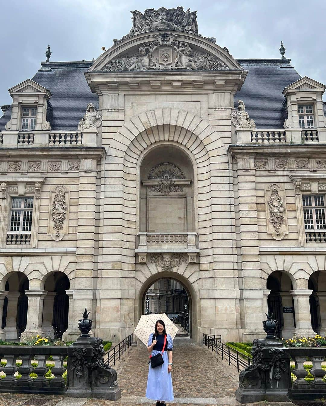 梶原悠未さんのインスタグラム写真 - (梶原悠未Instagram)「フランス語で注文🍝  今年からフランス語を勉強し始め、コツコツ続けていました✍️  今遠征、レストランやマーケットで会話ができて、成長を実感😳✨  話せるってこんなにも楽しいの！💖  積み重ね、訓練、反復の大切さを改めて感じました。  毎週レッスンしてくださる先生、励ましてくれた母、スポンサー各社様、ありがとうございます🙇‍♀️🙇‍♀️  パリオリンピックに向けて準備は順調👌😉  最後の動画はレースシュミレーションで4kmチームパーシュートを1時間に2本走りました🚴‍♀️ 準備がレースを決める！ 世界選手権まで1週間です💨✈️🏴󠁧󠁢󠁳󠁣󠁴󠁿  #cycling #sports #自転車 #ロードバイク #スポーツ #アスリート #olympics #海外 #合宿 #france #フランス #世界遺産 #recovery   #TEAMYumi  #光英科学研究所 @koeiscience  #石心会 @kenkojukuch_saitama  #日本ウェルネススポーツ大学 #OGKKABUTO #BIORACER #NITTO #CWX #グローバルwifi #gobeyond」7月28日 18時47分 - yumi_kajihara