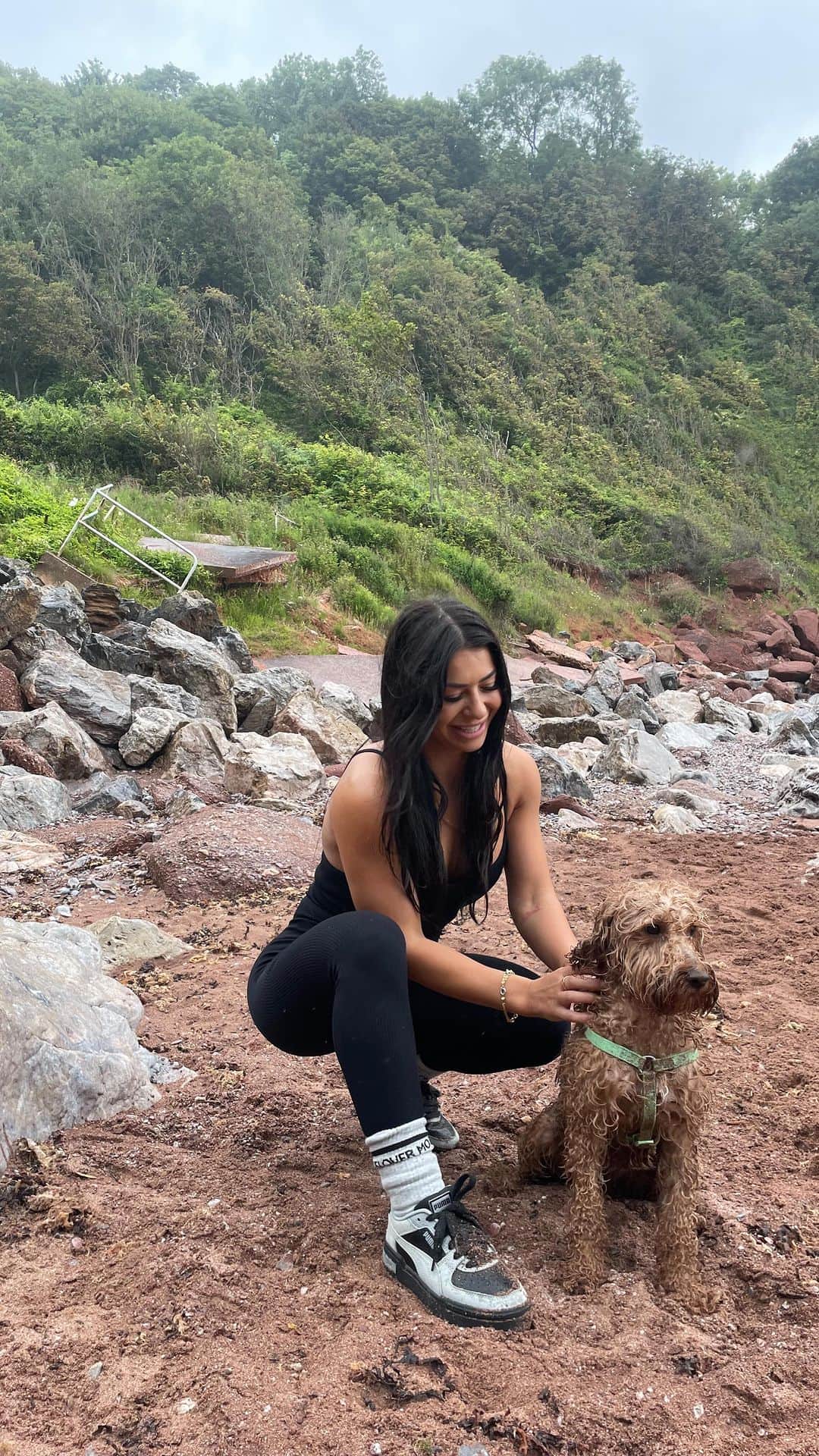 のインスタグラム：「~ Don’t just exist, live🌊🐶🌤️   #myhappyplace #living #livedaybyday #beach #mybaby」