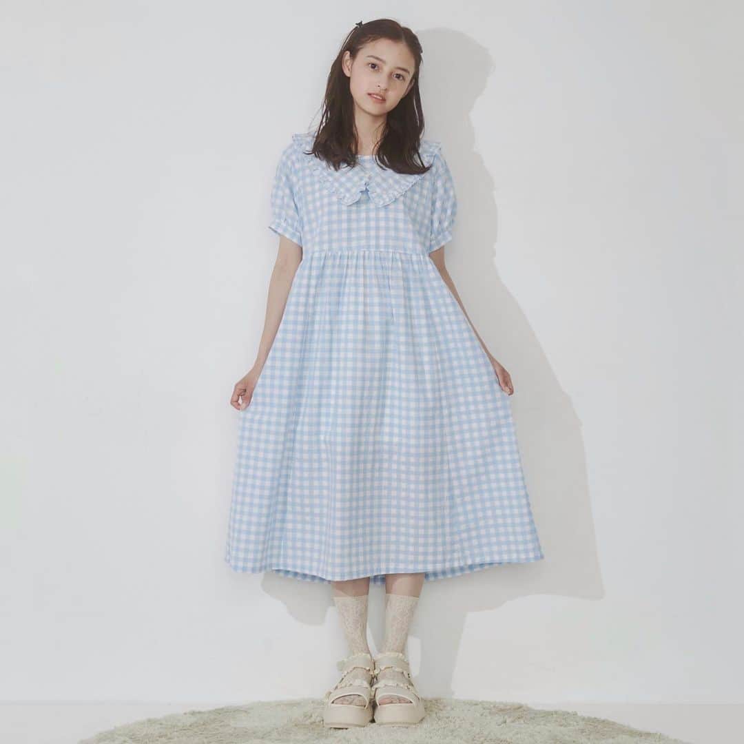 merry jennyのインスタグラム：「【 recommend ! 】 ㅤㅤㅤㅤㅤㅤㅤㅤㅤㅤㅤㅤㅤ sale対象item！ topのURLから⇨  @merryjenny_instagram  ぜひcheckして下さいね！ㅤㅤㅤㅤㅤㅤㅤㅤ   〇 flowerギンガムワンピース col : pink / blue / black ¥11,000 → ¥5,500 (tax in)  〇 rabbit刺繍ガーゼワンピース col : ivory / blue / pink ¥9,900 → ¥5,940 (tax in)  〇 フリルカラーギンガムワンピース col : green / blue / black ¥13,200 → ¥9,240 (tax in)  　 　 #merryjenny # メリージェニー  #2023ss #summer #reflection #ワンピースコーデ #夏コーデ」