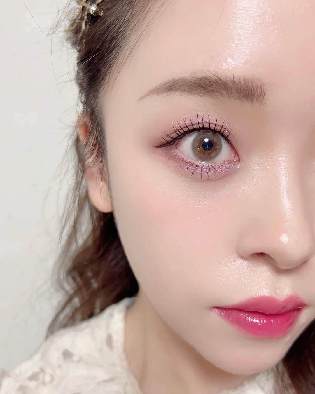 空山菜摘さんのインスタグラム写真 - (空山菜摘Instagram)「♡ 🆕💄 . . この前ストーリーでも熱狂してたけど #miium の新色 #ペルシアングラスが 絶妙で最強な透明感発色で感激した🤤❤️ 📸3枚目は外カメで4枚目は内カメ . カラコンにテンション上がって 韓国のメイクさんと同じやり方で つけまつけてまつ毛メイク仕上げたよ👀💗 前のメガ割で @ccambbak_jp のつけま 買っててんけど、このまつ毛作るのなら やっぱりこれが一番使いやすかった😎 . アイシャドウのプロセスは @hotel_lovers.official のカラコンレポでも アップされると思うから見てね😉 . . やっぱりバチバチメイク好きだ〜〜❤️‍🔥❤️‍🔥 . . . . #kunyan_beauty #くうにゃんカラコンレポ #カラコン着画 #カラコンレポ #カラコンレビュー #カラコン通販 #ホテラバ #カラコン  #ミューム #つけまつげ #ccambbak #ホリカホリカ #デイジーク #ペリペラ #アイメイク #韓国メイク #まつ毛メイク」7月28日 18時54分 - natsumi_sorayama