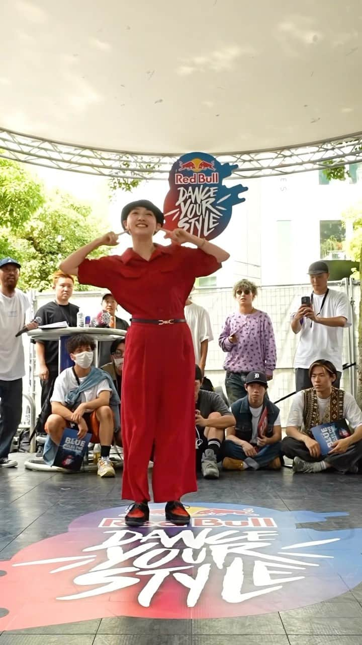 レッドブルのインスタグラム：「「結局は大丈夫 この世界はダンスホール🎵」 人気J-POPに合わせてPOPダンス🤖💥 @ringo_winbee_official   #RedBullDanceYourStyle #MrsGREENAPPLE #ダンスホール  #レッドブル #翼をさずける #ダンス #ストリートダンス #pop #poppin」