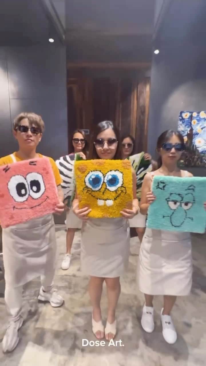 めいのインスタグラム：「So crazy  So funny  So happy   早上只睡二個小時跟著一群瘋女一起去打地毯  從早一直睏睏睏 一直打打打 一直抖抖抖 一直ㄎㄧㄤㄎㄧㄤㄎㄧㄤ 打到不舉🤣 終於完成時真的好有成就感🥹 超開心又超好玩的體驗！ 歡迎大家可以去試試看！  朝2時間しか寝てない絨毯を作り 自分の絨毯を自分で作る☺️ 絨毯だけではなく、他にもたくさん種類があるよ 少し時間かかるけどやっと仕上げて 手がガクガク🤣 もう手があげれないくらい大変でしたが、最後の達成感がなかなか感動🥹 とっても楽しい体験でした！ 皆様もし台湾に来たら是非試してみてください！　　  店舗情報 🪧店名：Does Art 🏠地址：桃園市大園區致遠一路15號 ⏰營業時間：10:00-20:00（預約制） 📱電話：0960-723-728  🪧店の名前→Does Art 🏠住所→Zhiyuan 1st Rd, Dayuan District, Taoyuan City, 337 ⏰営業時間→10:00-20:00(予約制) 📱電話番号→+886-960-723-728  @doesart2023  台北也有店家按IG即可搜尋喲！  台北にもお店があるので、是非インスタのほうにチェックしてみてください☺️  #instapic#動画#reels#寫真#portrait#사진#景色#写真#portraitfestival#リール#movie#portraitmood#beauty#世界一周#手作り#photography#섹시#photo#bikini#フォロー#撮影#model#カメラ好きな人と繋がりたい#旅行好きな人と繋がりたい#taiwan#follow#portraitsedition#タビジョ#shooting」