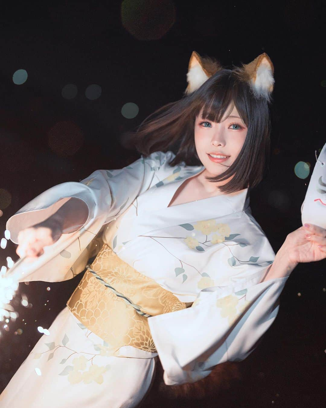 Elyさんのインスタグラム写真 - (ElyInstagram)「Memories of a Summer Yukata Date with Miss Fox, Fleeting like fireworks.🎇 "Please don't forget about me." Full 24 pics in this month set C💌 ✧～✧～✧  どんぎつねさんとの浴衣デート、 儚い思い出は花火のよう🎇  "私のこと、忘れないでね"  今月のCセット写真､24枚収録します✨ ✧～✧～✧  與狐狸小姐的夏日浴衣約會的回憶 彷彿像煙花般稍縱即逝🎇 "請不要忘記我喔"  完整寫真(24p)收錄在本月C組✨  #ely #elycosplay #cosplay #どんぎつね #ゆかた」7月28日 19時02分 - eeelyeee