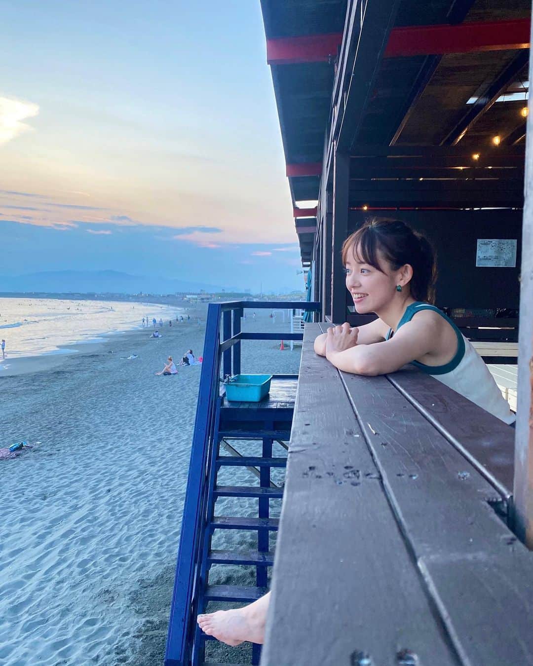 柳生みゆさんのインスタグラム写真 - (柳生みゆInstagram)「夕方から行く江ノ島が好き！海の家でビール飲んで日が暮れてくのが心地いい🌅 真夏のシンデレラ見てるから、なっつん意識した格好で行った☺️🏖️SUPしたことないからしたいなぁ。 #江ノ島#海の家#真夏のシンデレラ」7月28日 19時14分 - miyu_yagyu