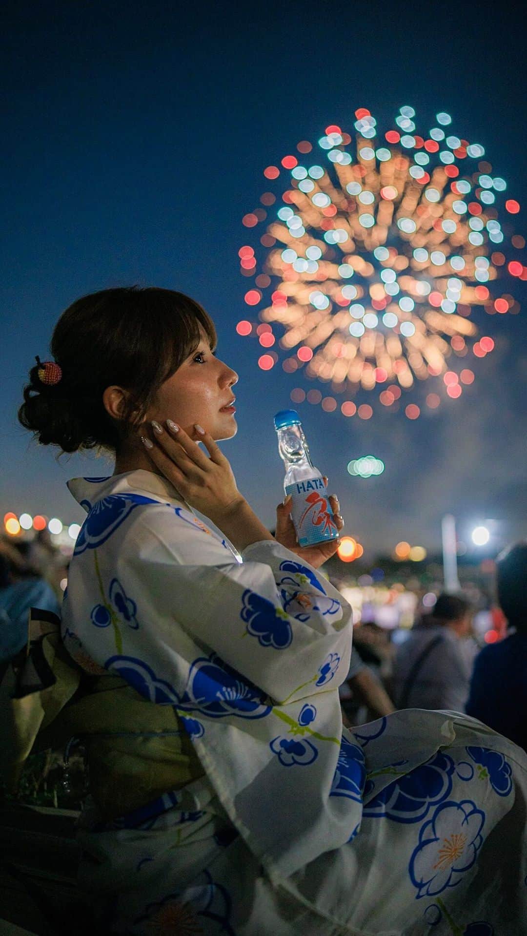 細沼紗花のインスタグラム：「.  何年ぶりかの花火大会🎇 念願だった、、、  カメラマンさんにMVっぽく撮っていただけたので せっかくだから載せちゃう🎞  今年の夏、みんなはどう過ごしてる？🎐  . #花火#花火大会#浴衣#浴衣ヘア #浴衣ヘアアレンジ#彼女感#花火師さんありがとう」