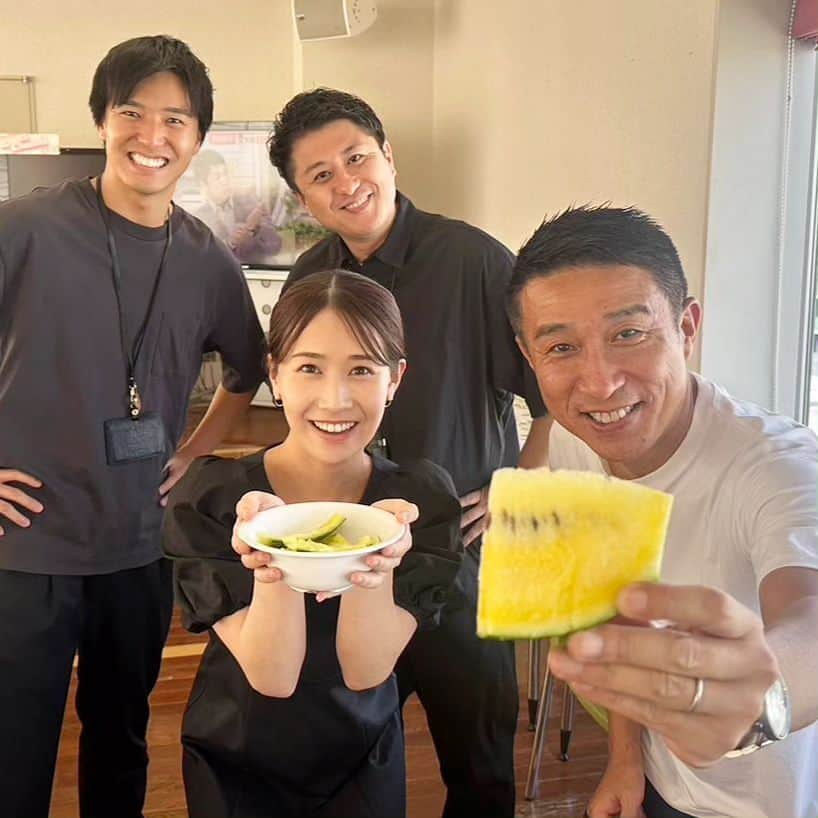 佐藤裕二さんのインスタグラム写真 - (佐藤裕二Instagram)「今シーズン初スイカ🍉 ドデスカ！コメンテーター森永卓郎さんが 「うちの畑で採れたよ」と、持ってきてくれました。 あま〜〜〜い！  ありがとうございます。 ごちそう様でした🙏  #スイカ #森永卓郎 さん#ドデスカ  #メーテレ#アナウンサー#スイカの非」7月28日 19時11分 - karaage_satou