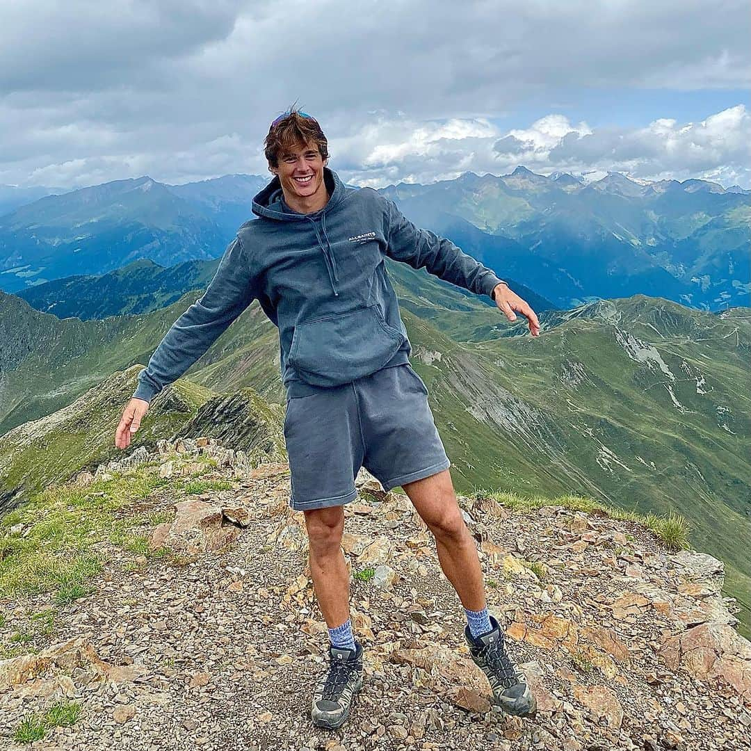 ピエトロ・ボセリさんのインスタグラム写真 - (ピエトロ・ボセリInstagram)「Summer break in Alto Adige. Hikes, cold lakes, crisp air. The perfect recharge.」7月28日 19時17分 - pietroboselli