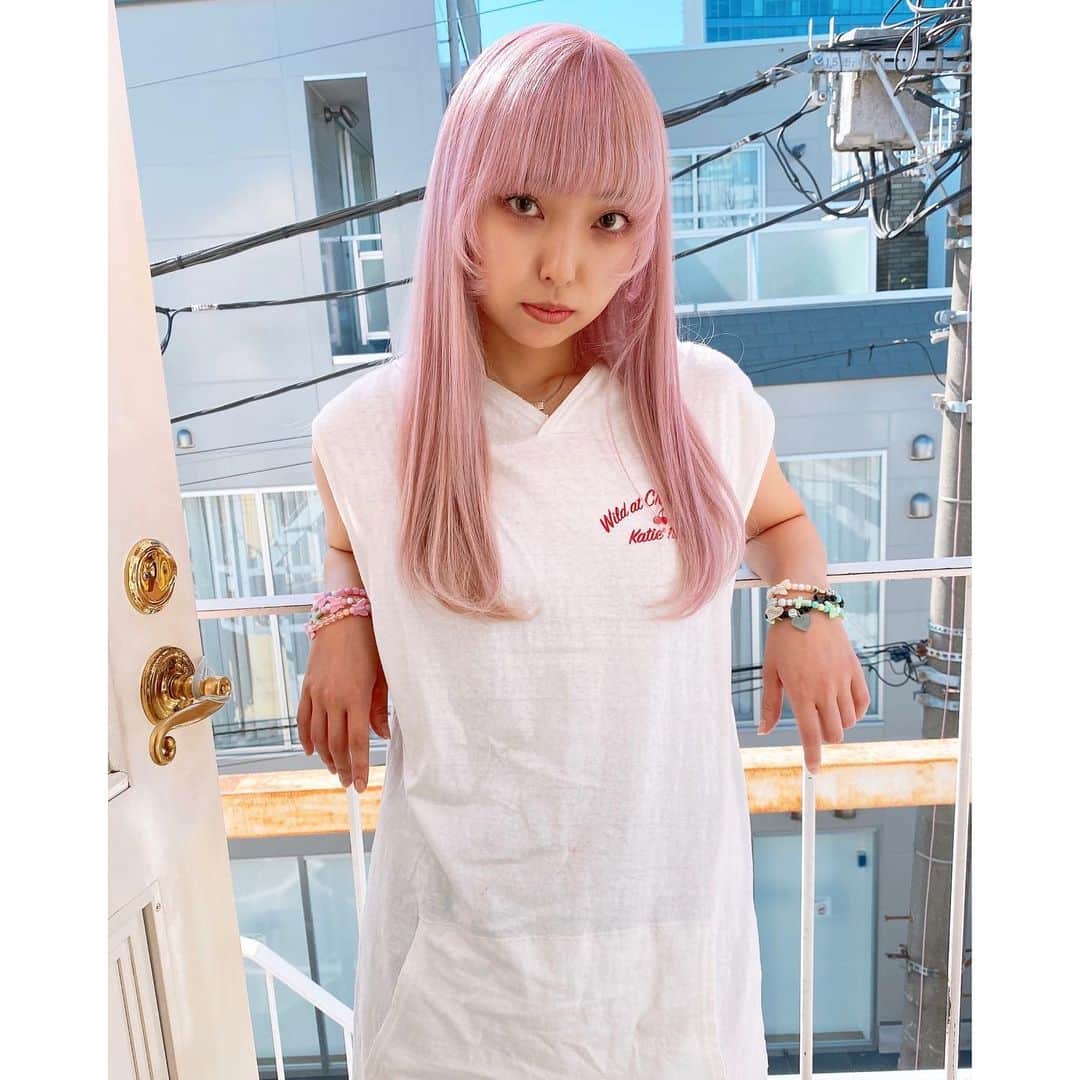 のインスタグラム：「baby pink♡ @puppy_bowwow0624  カラーメンテナンスしました。 いつもありがとう♡♡♡ 今回は超高濃度水素ケアカラーで染めてみました。 水分量があがって艶々になるのでおすすめです。是非お試しください✨ #Bettie #bettiehair #超高濃度水素ケア  #超高濃度水素ケアカラー」