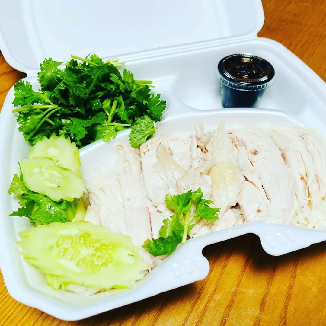 水谷さるころのインスタグラム：「今週のランチ。渋谷カオマンガイのテイクアウト。」