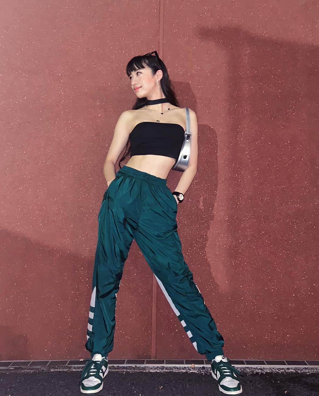 MIYURIさんのインスタグラム写真 - (MIYURIInstagram)「今日はストリート系なみゆりでこんばんはです🌙💭  昨日のお話なのですが、お友達とお祭り行ってきたよん🤤💭 ギリギリに行ったから駆け足で屋台飯買って食べた夏の思い出第一弾🤤💭  お祭り行ってやっと夏始まりました！！！って気持ち☺️🫶🏻  あのわいわいしてる雰囲気めっちゃ気分上がるよね？😳💓 ・ ・ ・ #cyberjapan #サイバージャパン #cjd_miyuri」7月28日 19時29分 - cjd_miyuri