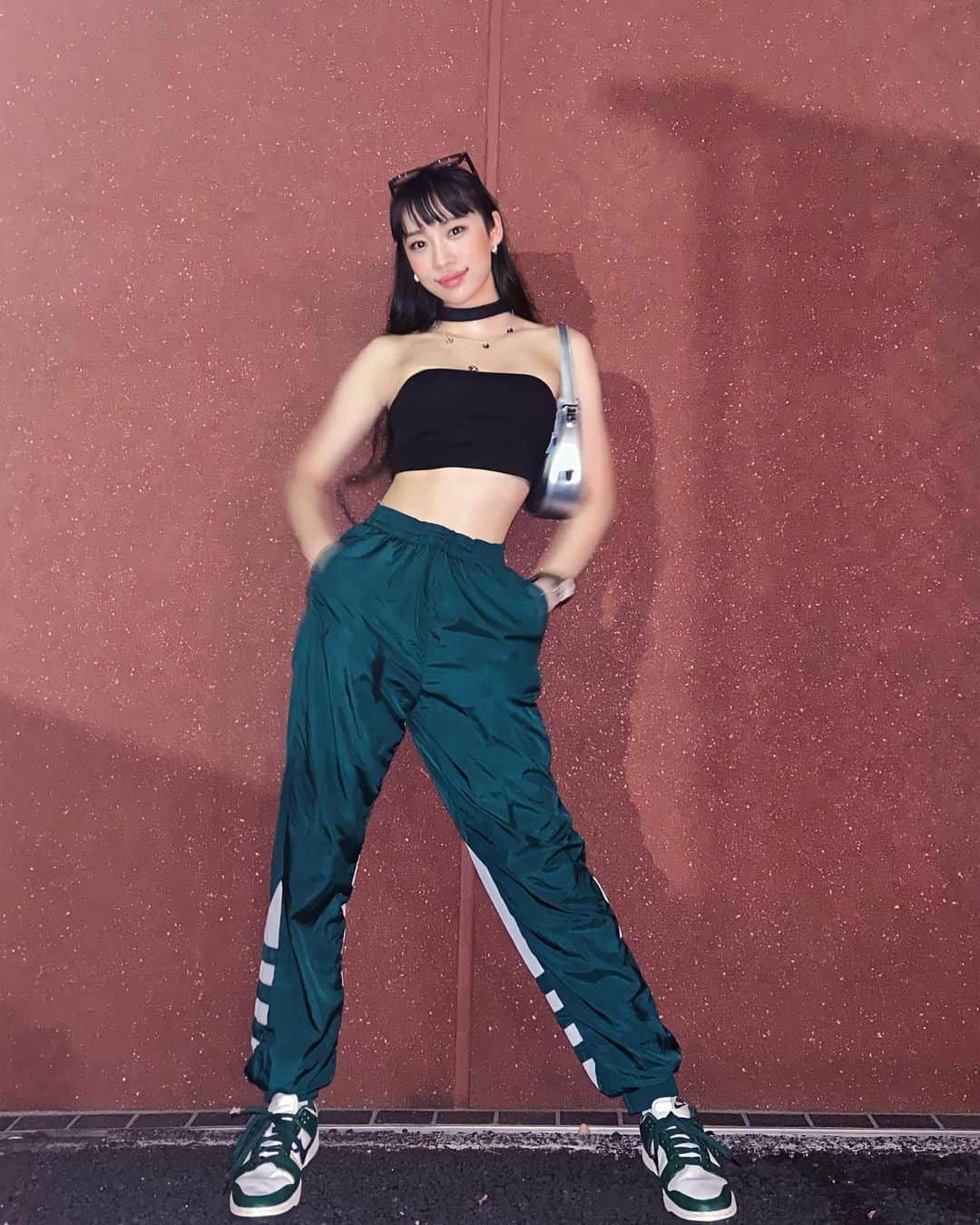 のインスタグラム：「今日はストリート系なみゆりでこんばんはです🌙💭  昨日のお話なのですが、お友達とお祭り行ってきたよん🤤💭 ギリギリに行ったから駆け足で屋台飯買って食べた夏の思い出第一弾🤤💭  お祭り行ってやっと夏始まりました！！！って気持ち☺️🫶🏻  あのわいわいしてる雰囲気めっちゃ気分上がるよね？😳💓 ・ ・ ・ #cyberjapan #サイバージャパン #cjd_miyuri」