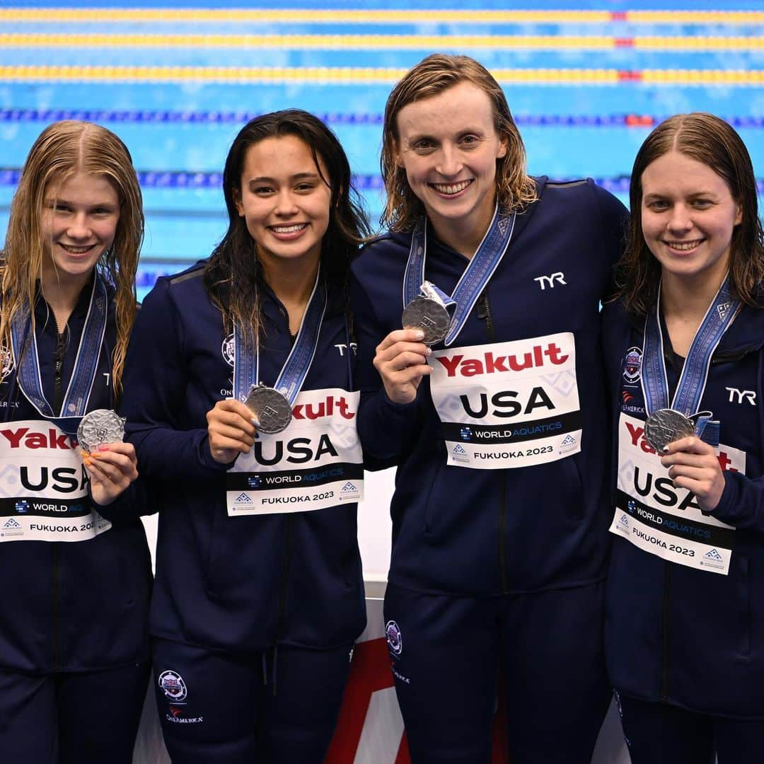 ケイティ・レデッキーさんのインスタグラム写真 - (ケイティ・レデッキーInstagram)「Fun relay yesterday with these cool teens 😎🇺🇸🥈  Proud of you three & @leahsmith19 and @anna_peplowski with 💪🏼💪🏼 swims too!!!   800 free final tomorrow.  📸- @mike2swim and @gettyimages」7月28日 19時41分 - katieledecky