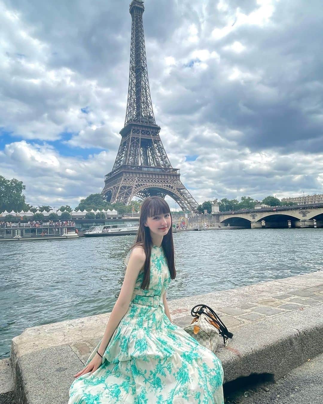 のインスタグラム：「bonjour Paris🇫🇷 #parisfrance #paristrip #パリ旅行 #06년생 #06」