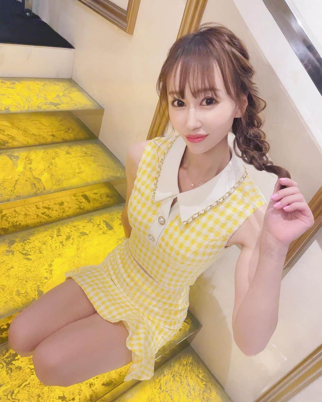 小林香菜のインスタグラム：「黄色いドレスはどう👗👗？？ みなさん今週もお疲れ様でした🙂💕  #ドレス　#dress #👗　#キャバクラ　#キャバ嬢　#銀座　#六本木　#ジェイボーグ　#jvogue」