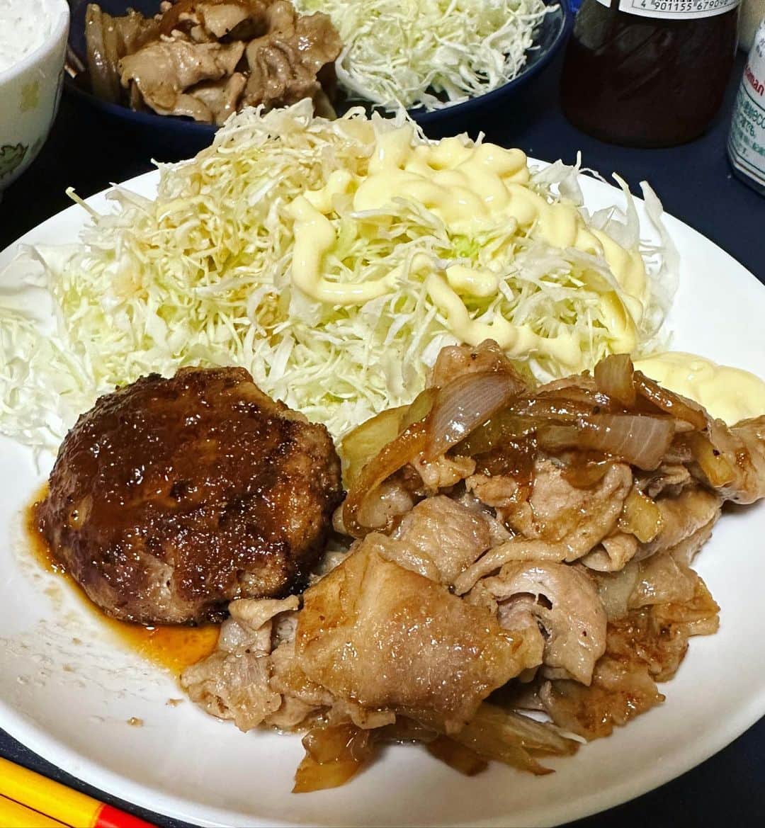 のインスタグラム：「晩ごはん。 オレの作ったA定食。 娘も「凄ーい」と大喜び。」